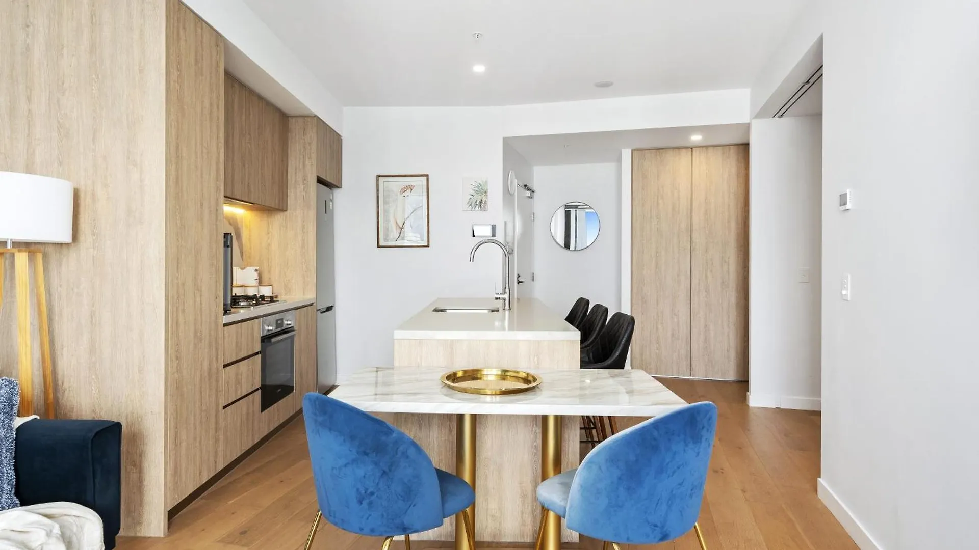 2 Bedroom 1 Bathroom Private At Casino - Paid Parking Only דירה