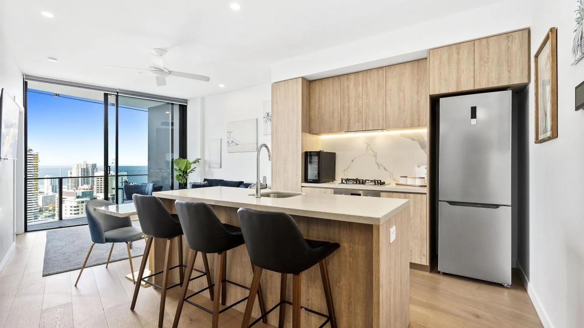 2 Bedroom 1 Bathroom Private At Casino - Paid Parking Only דירה *