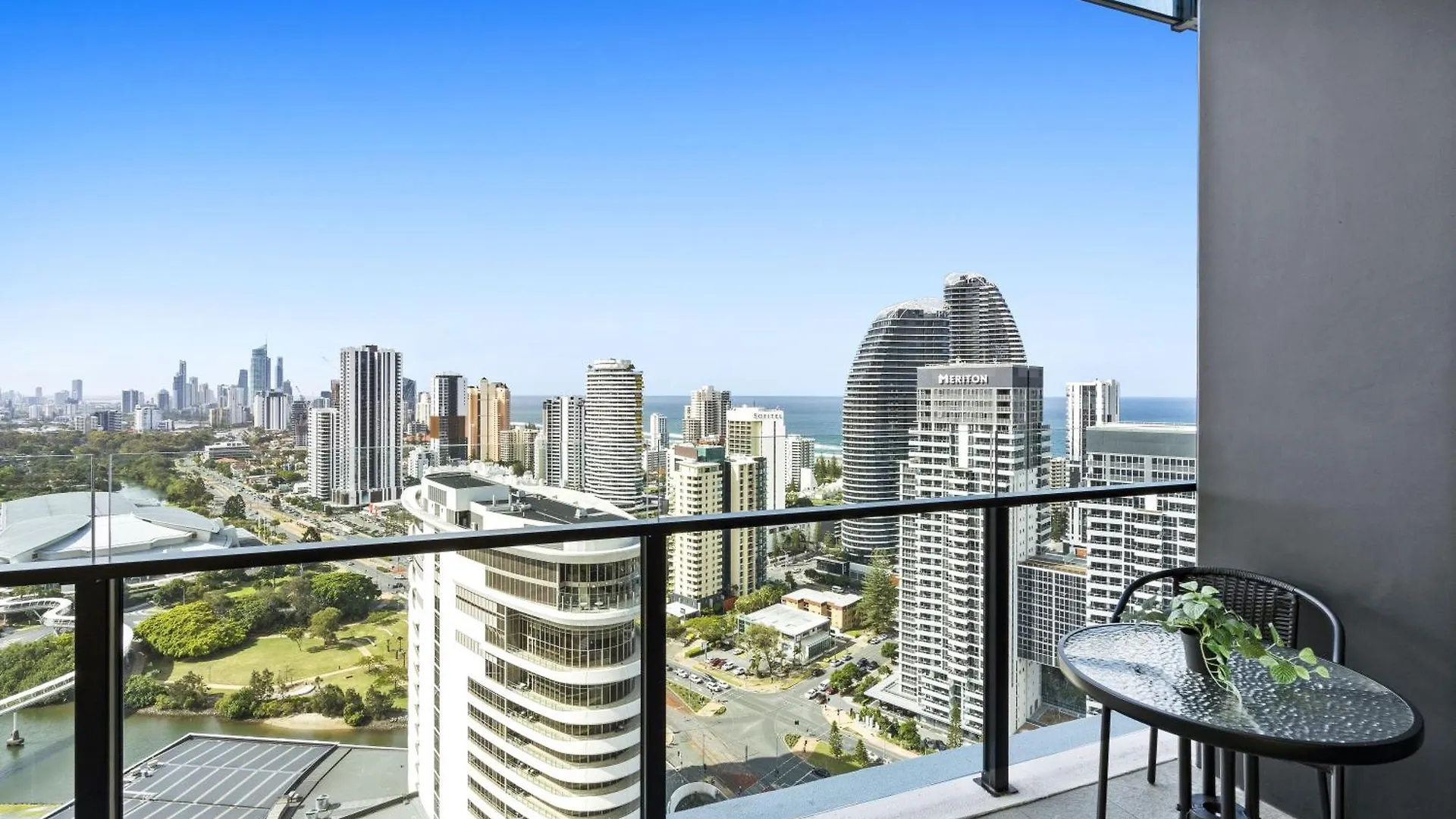 2 Bedroom 1 Bathroom Private At Casino - Paid Parking Only דירה גולד קוסט