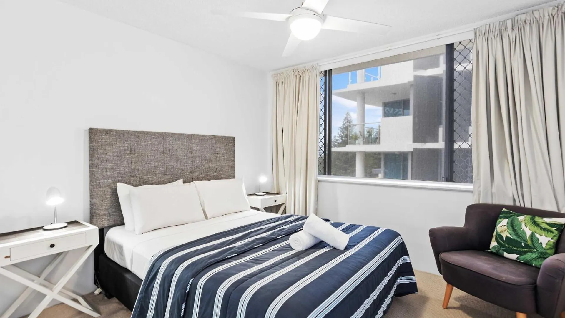 Iconic Burleigh Beachfront, 2 Bedroom Apartment *