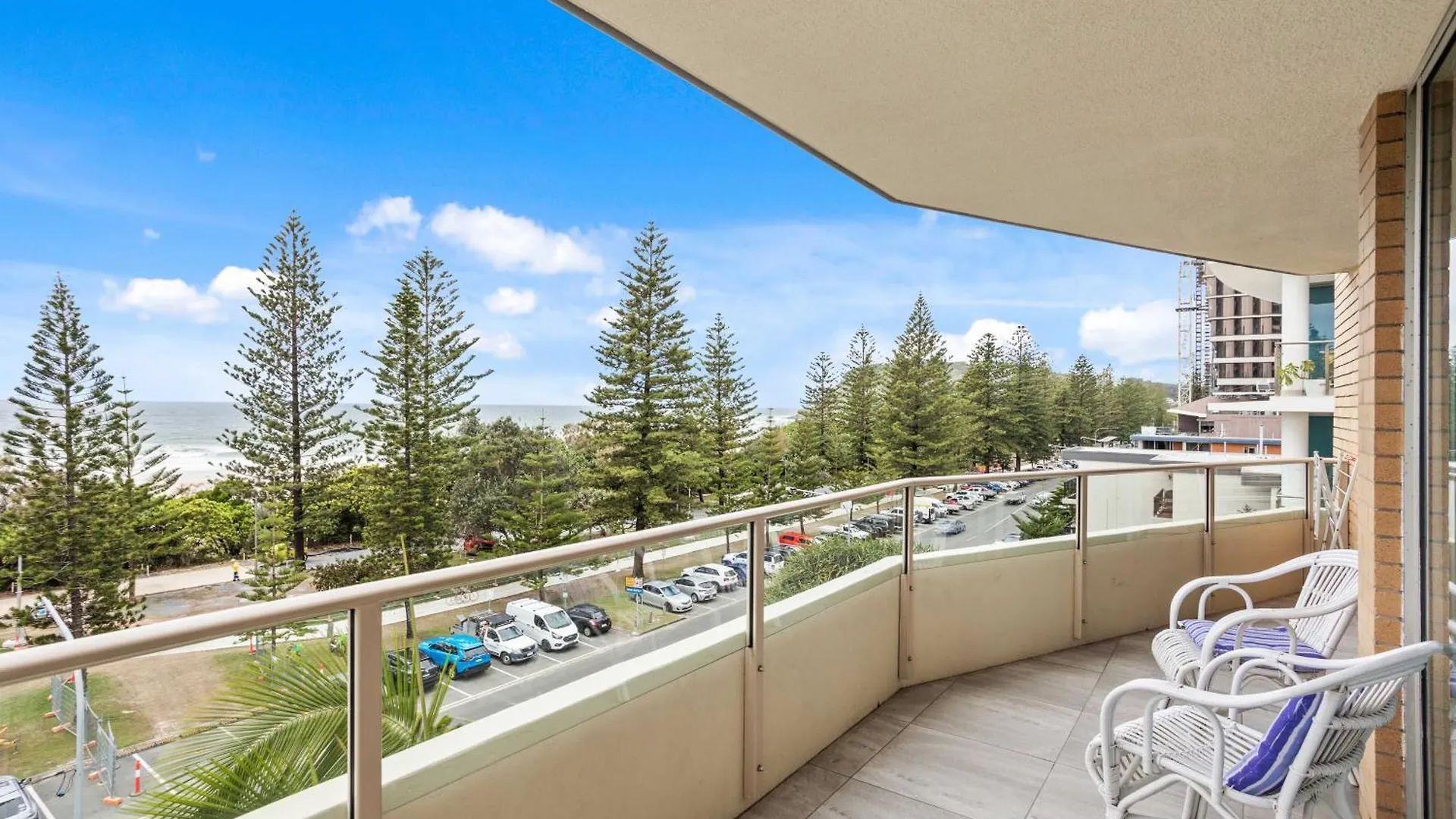 Iconic Burleigh Beachfront, 2 Bedroom Apartment Gold Coast