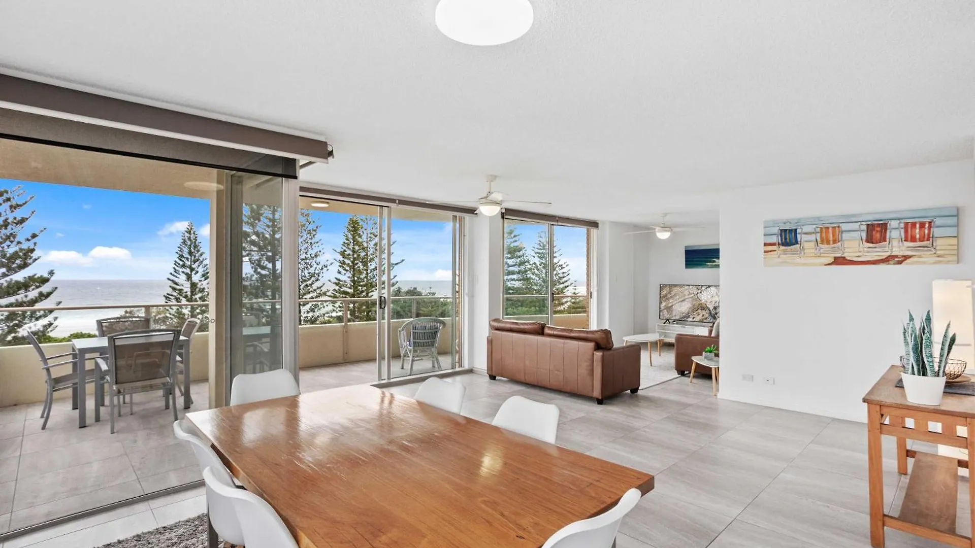 Iconic Burleigh Beachfront, 2 Bedroom Gold Coast