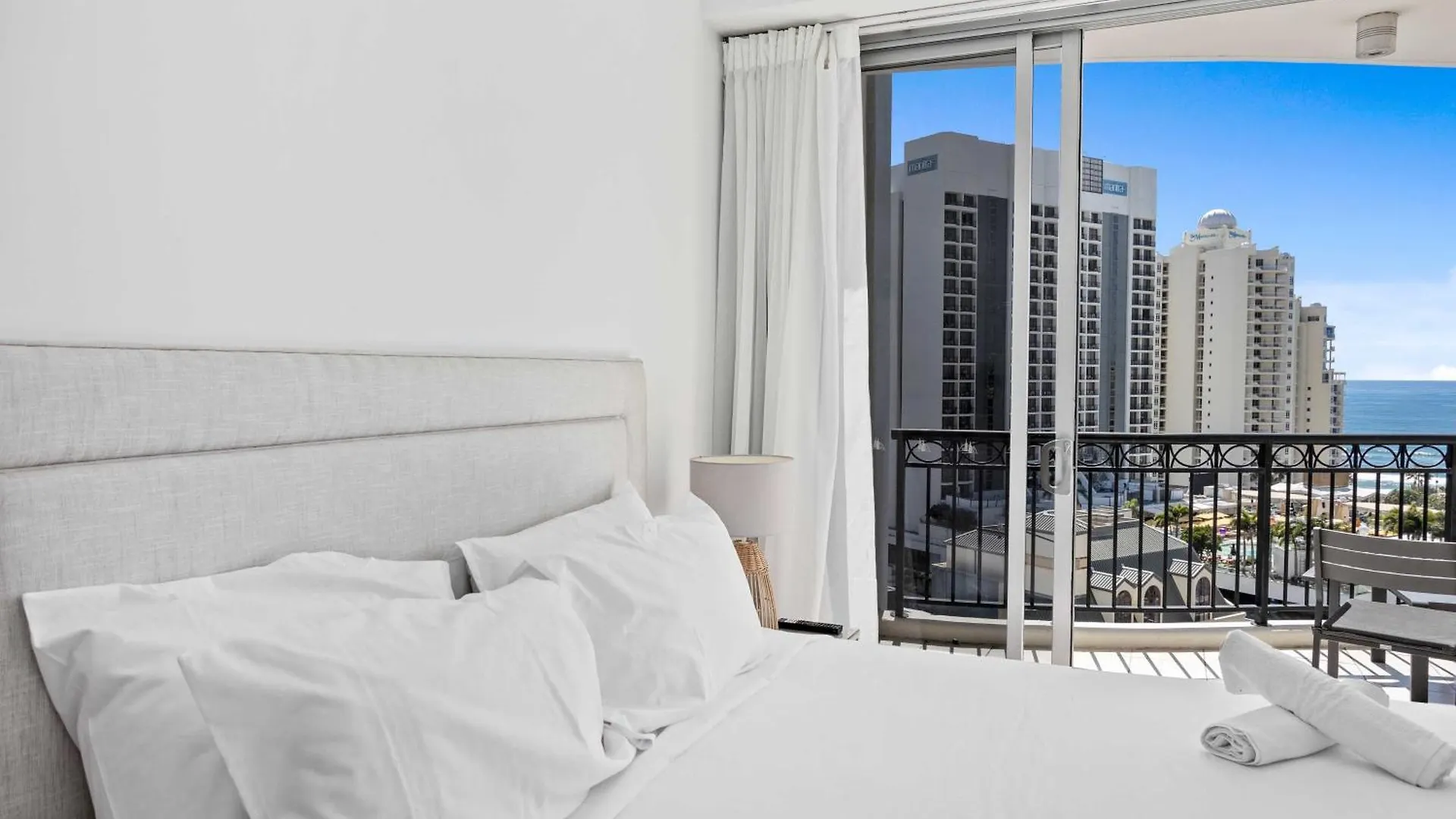 Towers Of Chevron - Private Gold Coast