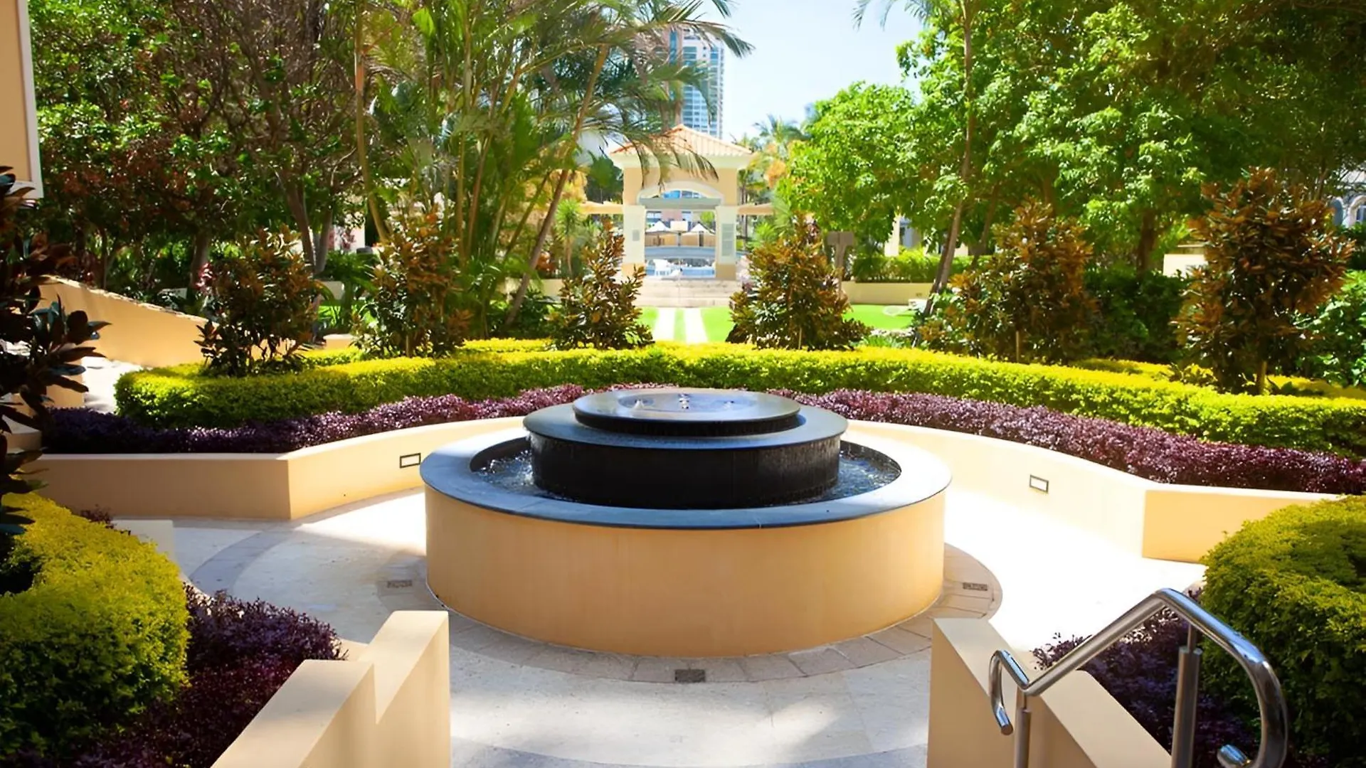 High Floor - Chevron Renaissance - Self Contained & Privately Managed - Wow Gold Coast
