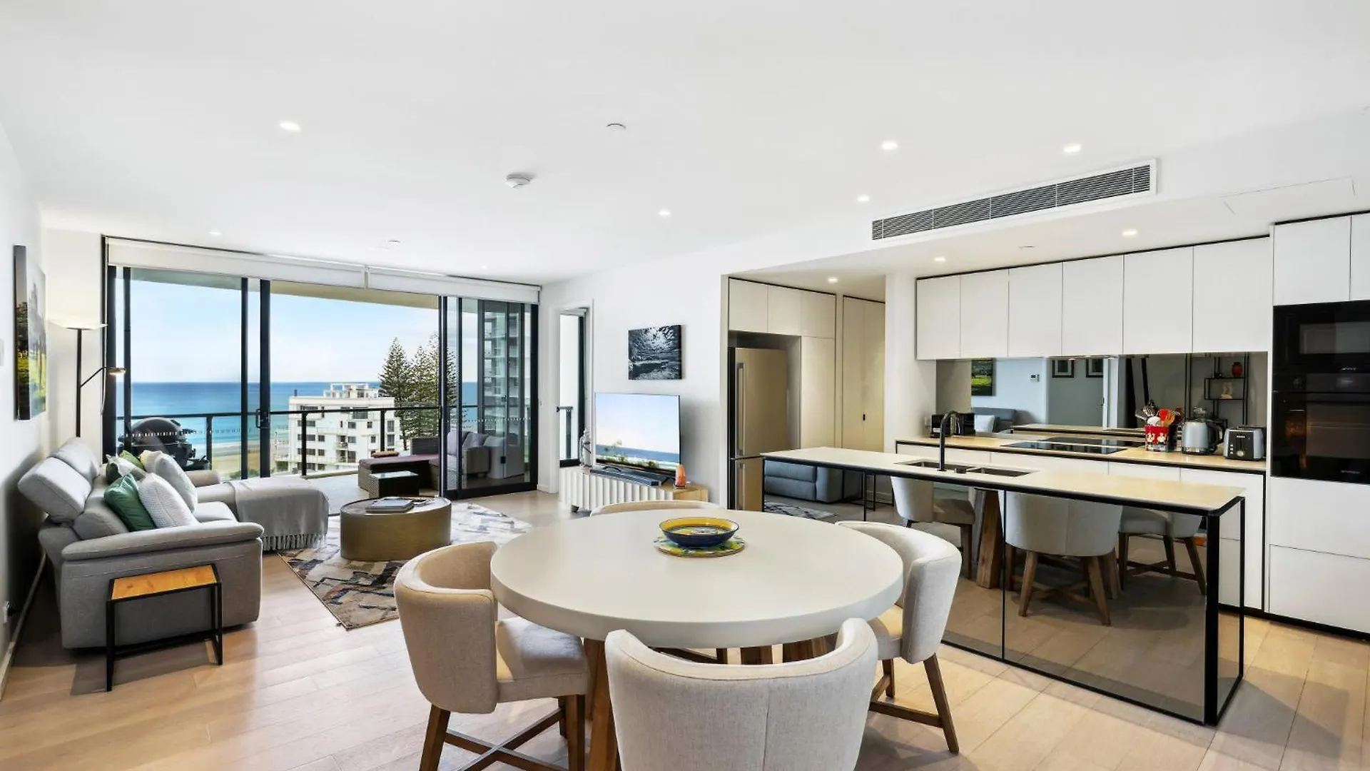 Apartment Glorious Ocean Views 2-bed Pool & Amenities