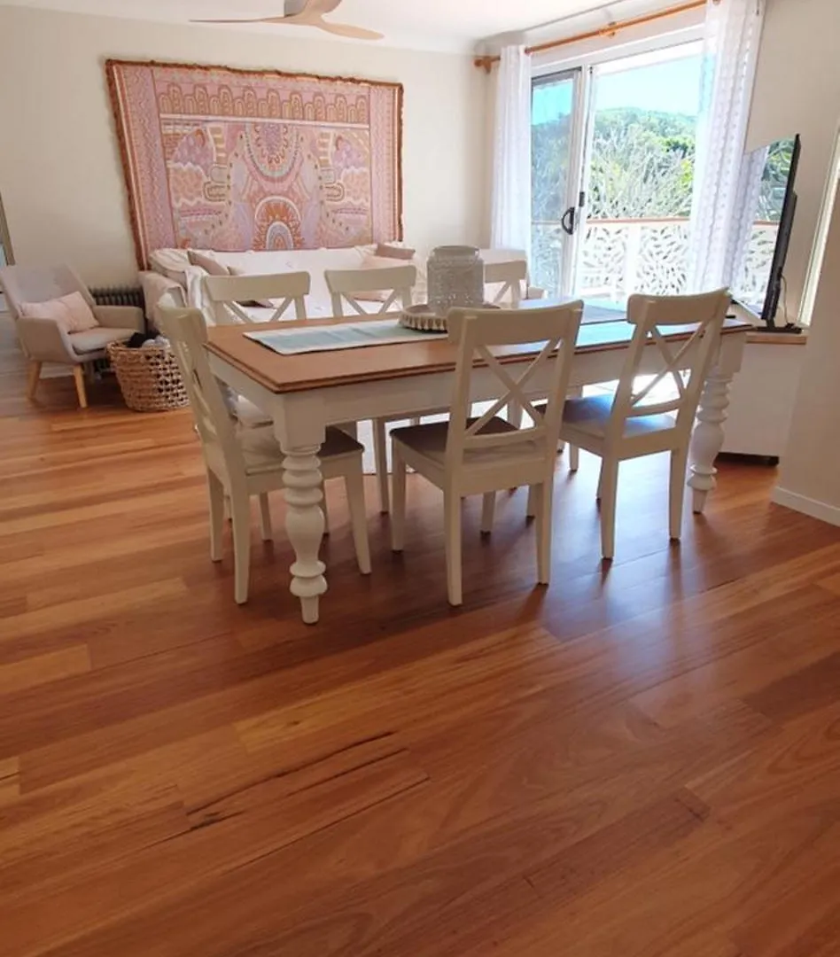 Family Retreat, 1 And Half Kms, Shops, Full Apartment *