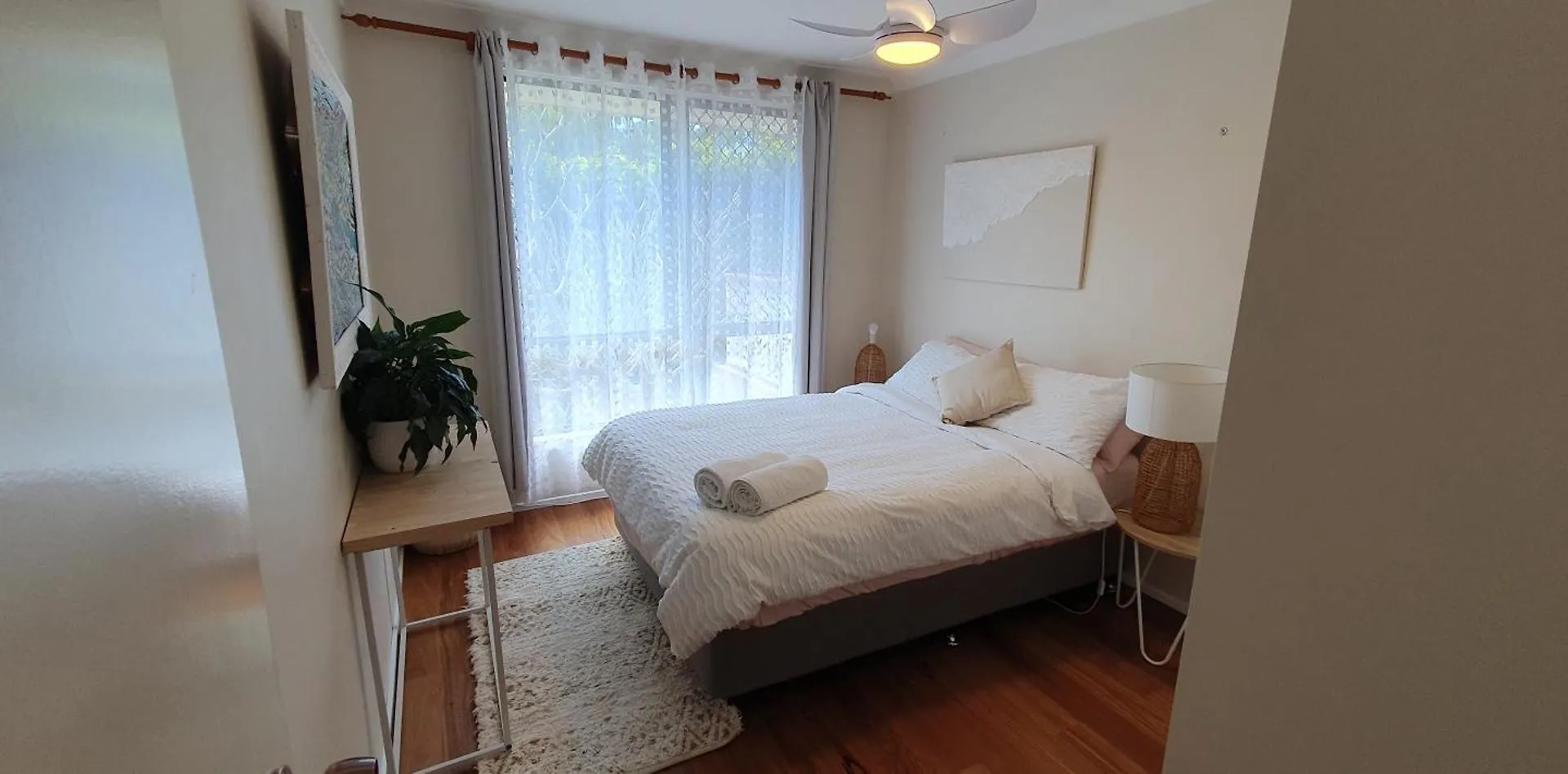 Family Retreat, 1 And Half Kms, Shops, Full Apartment
