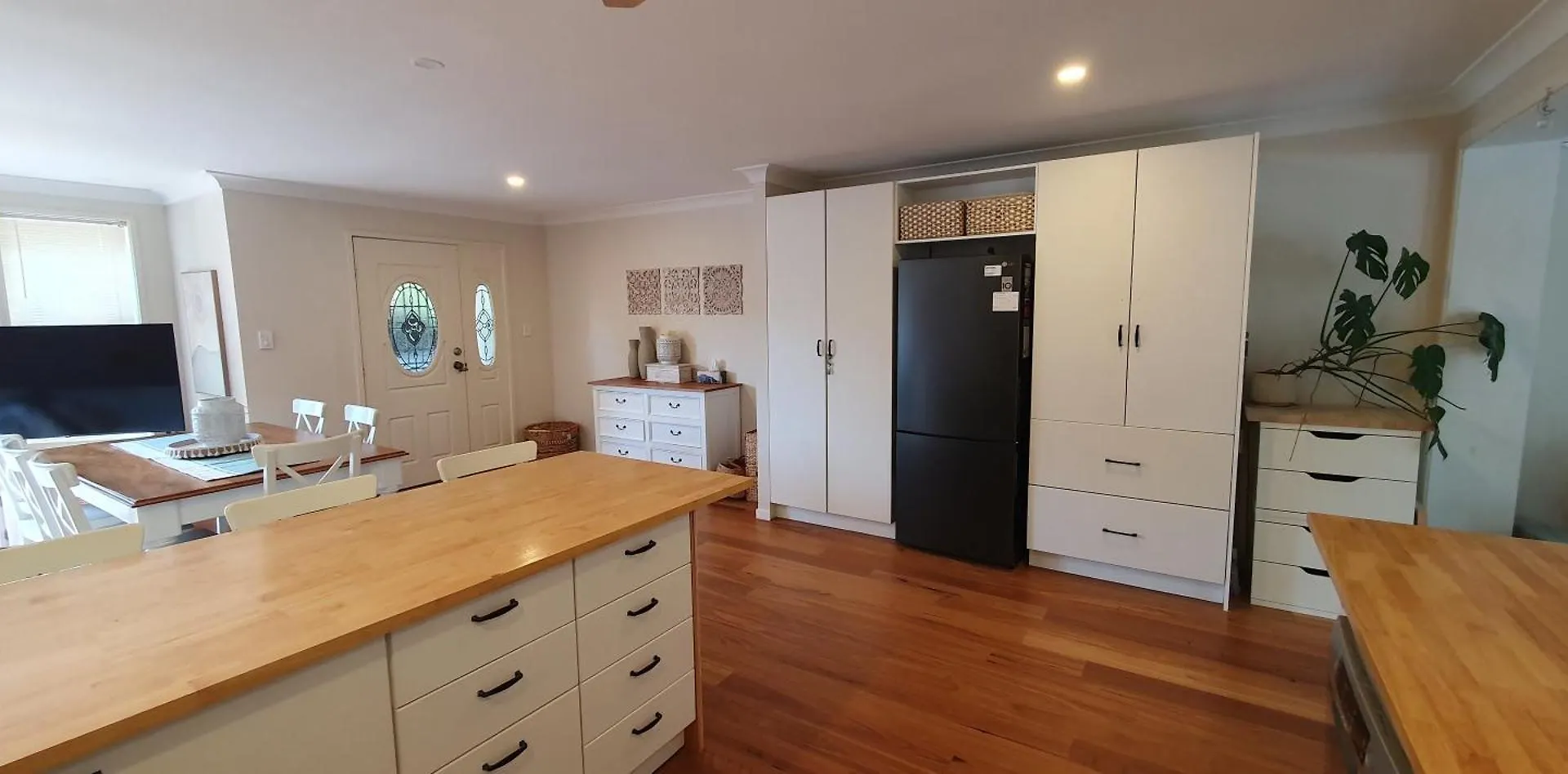 Family Retreat, 1 And Half Kms, Shops, Full