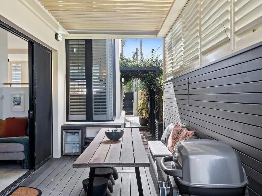 Side Bliss Mermaid Beach, 3bd - Heated Pool Holiday home *