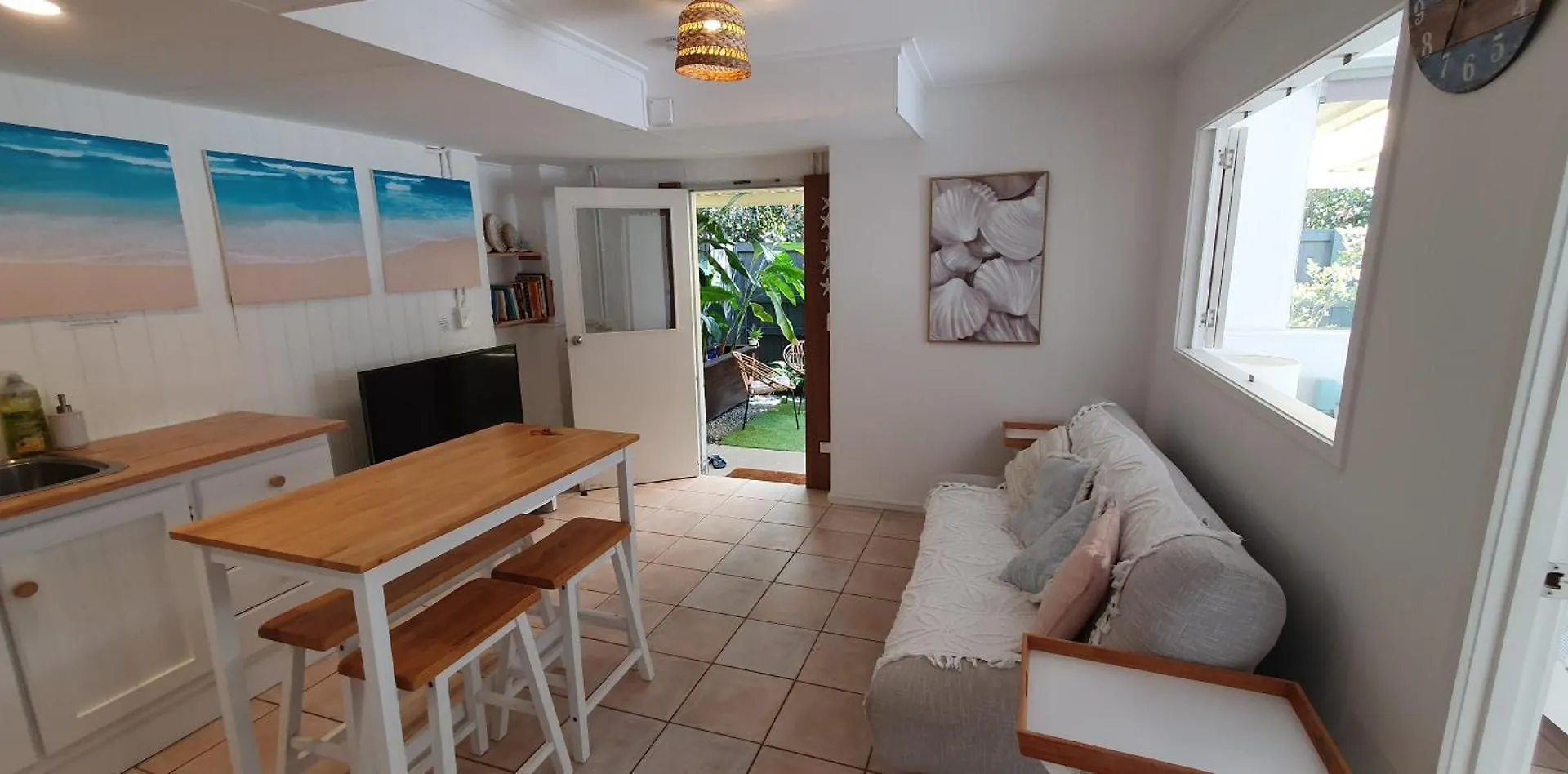 Entire Guest - Is 1 And Half Km - Pets Welcome Gold Coast
