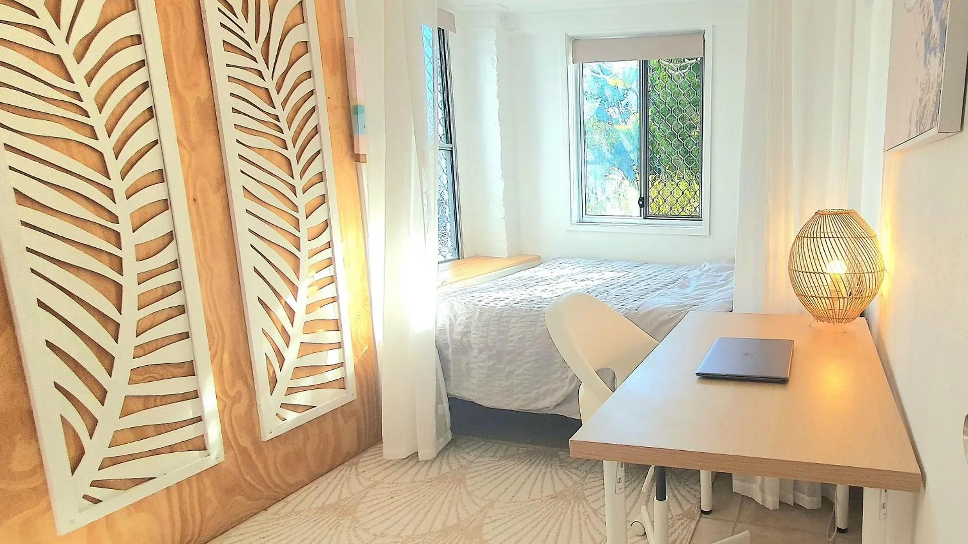 Guest house Entire Guest - Is 1 And Half Km - Pets Welcome *