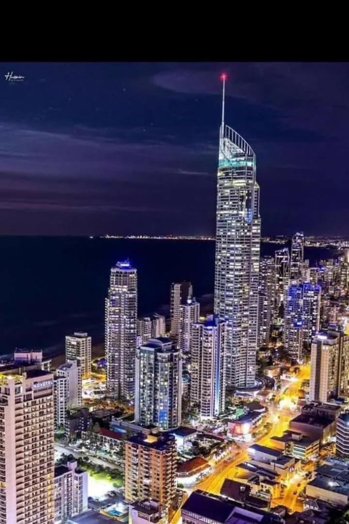 L36 Skyline View Lux And Modern At Q1 2br 1b 1c Lejlighed Gold Coast