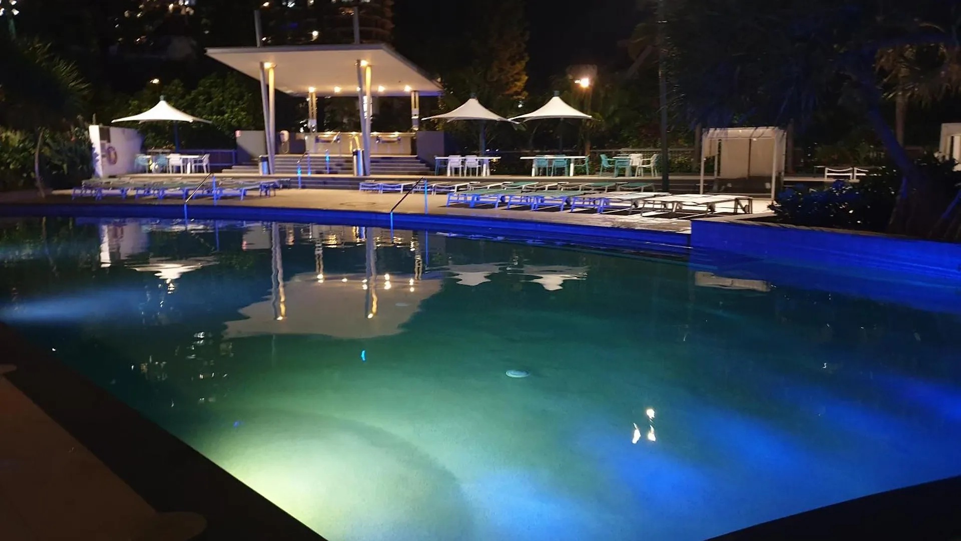 L36 Skyline View Lux And Modern At Q1 2br 1b 1c Apartment Gold Coast