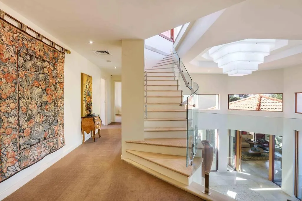 Apartment Main River Grandeur Mansion, 5bed, Pool & Sauna *