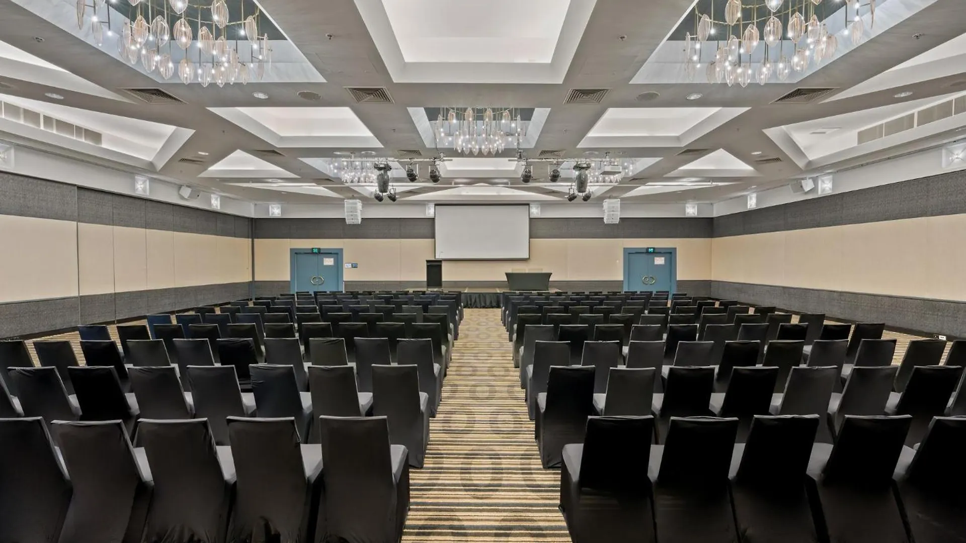 Crowne Plaza Surfers Paradise By Ihg Hotel 4*