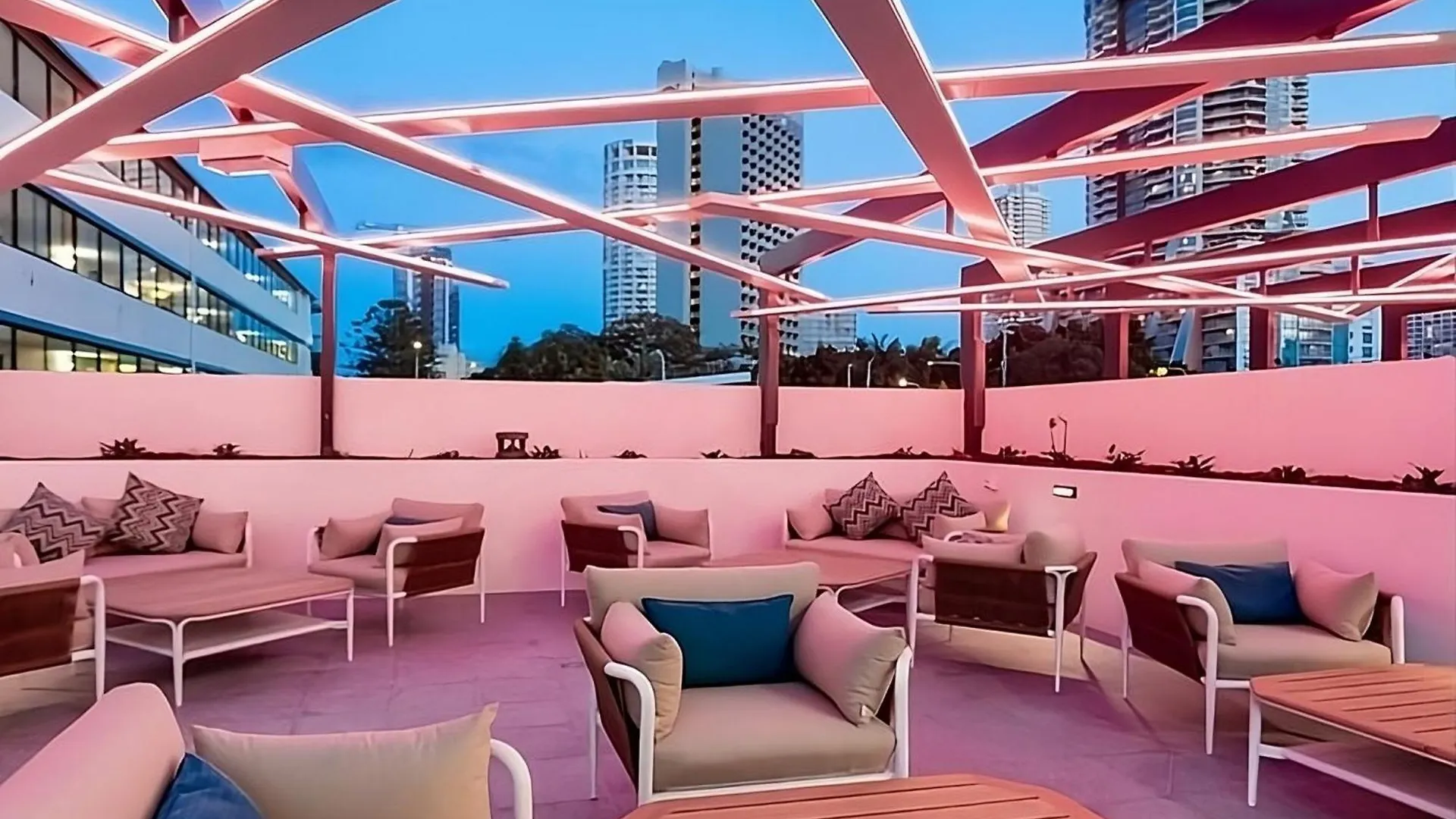 Surfers Paradise 1-bed With Stunning Views & Pool Apartment *