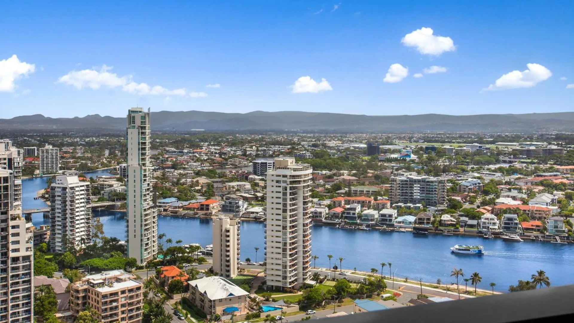 Surfers Paradise 1-bed With Stunning Views & Pool * Gold Coast