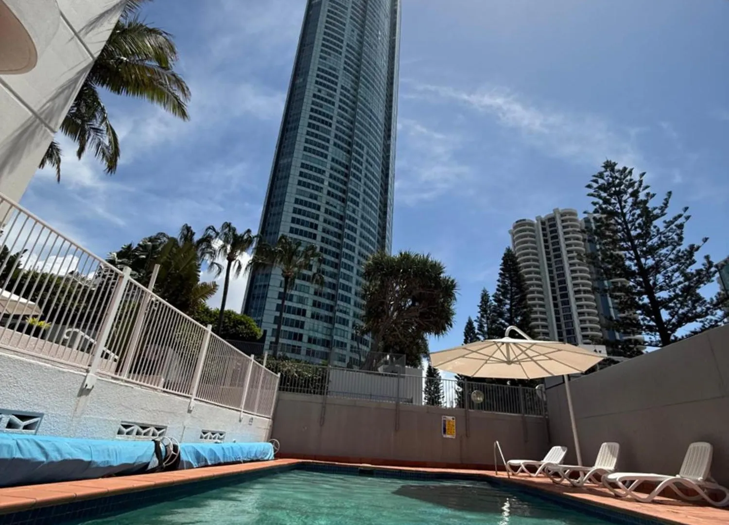 Surfers Paradise - Beachfront Apartment