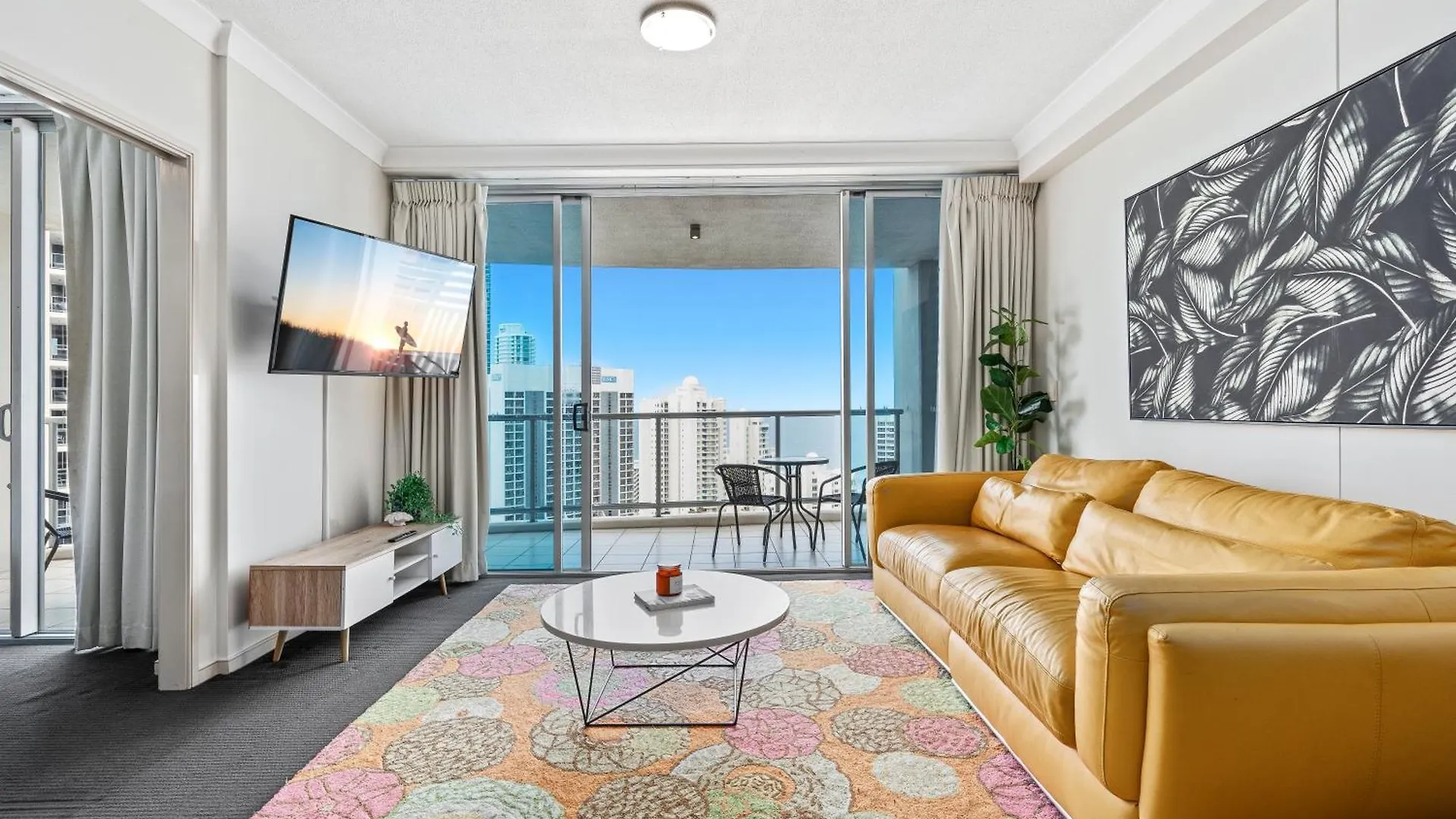Chevron Renaissance Surfers Paradise Mid Week Madness Deal - Q Apartment