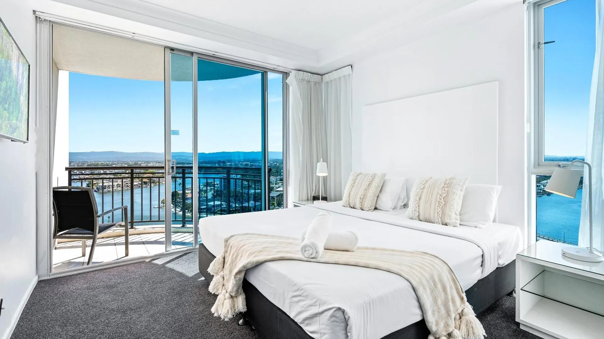 Kids Free In Hinterland View 2 Bedroom 1 Bathroom At Chevron Renaissance- Q *