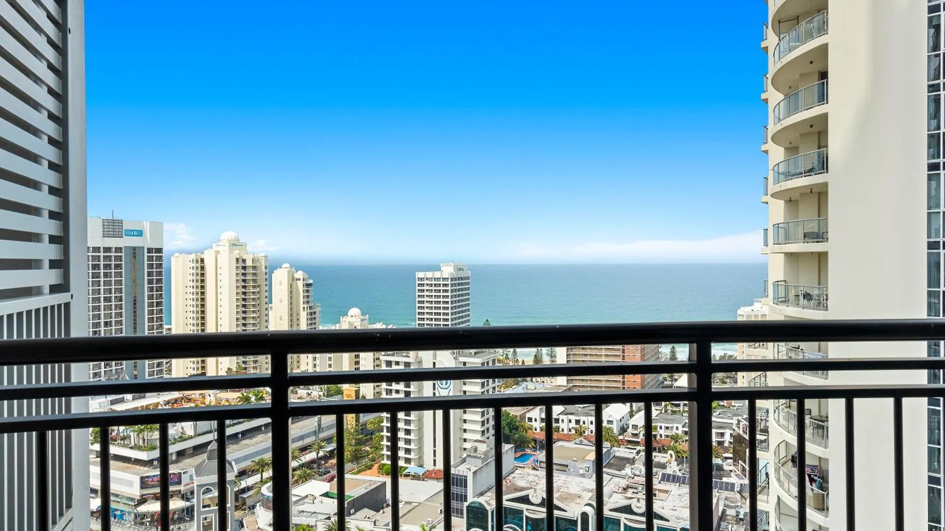 Chevron Renaissance Surfers Paradise Mid Week Madness Deal - Q * Gold Coast