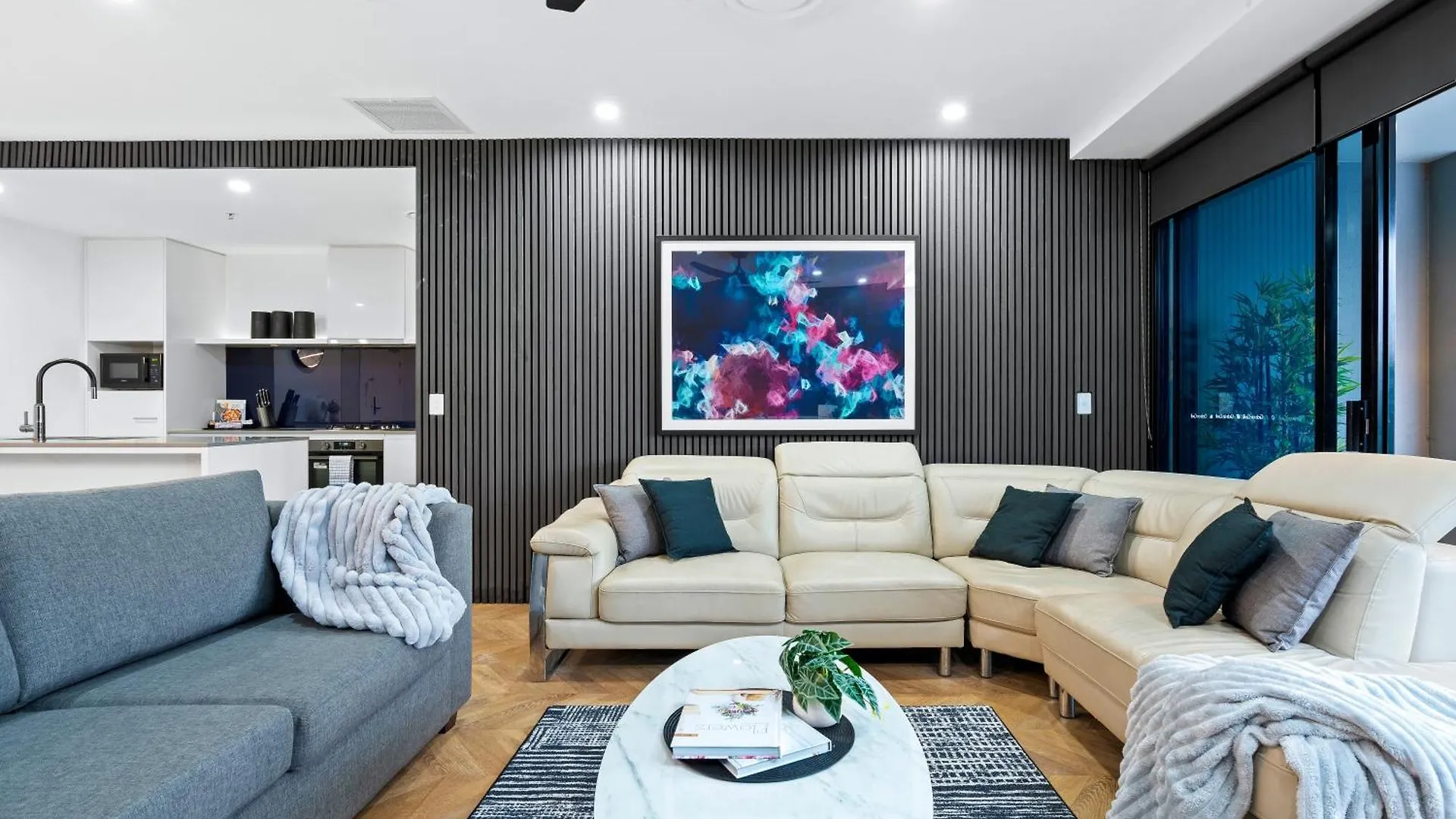 Self-contained At Circle On Cavill - Privately Managed - Wow Apartment