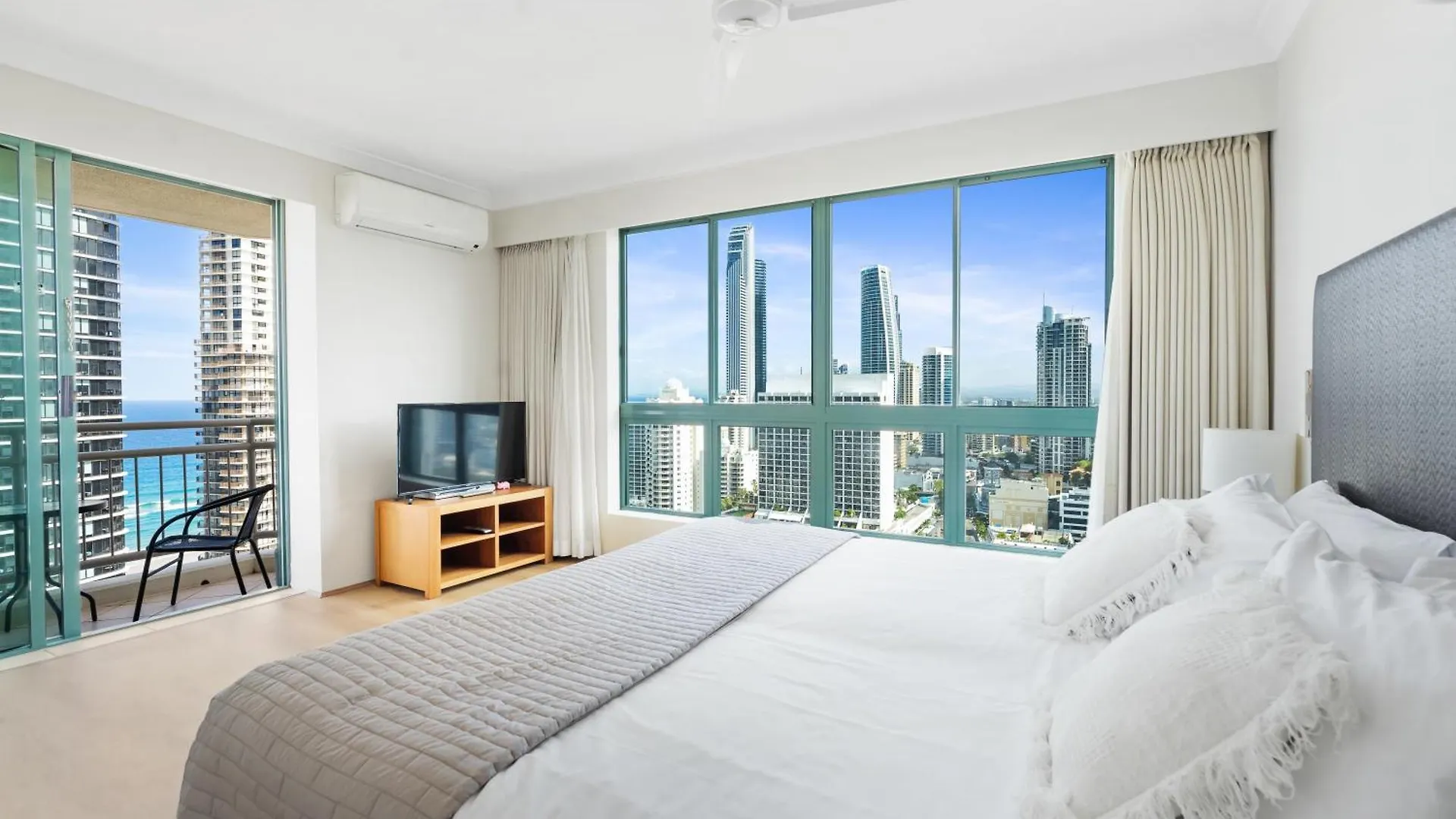 Crown Towers 2 Bedroom Ocean View Surfers Paradise *