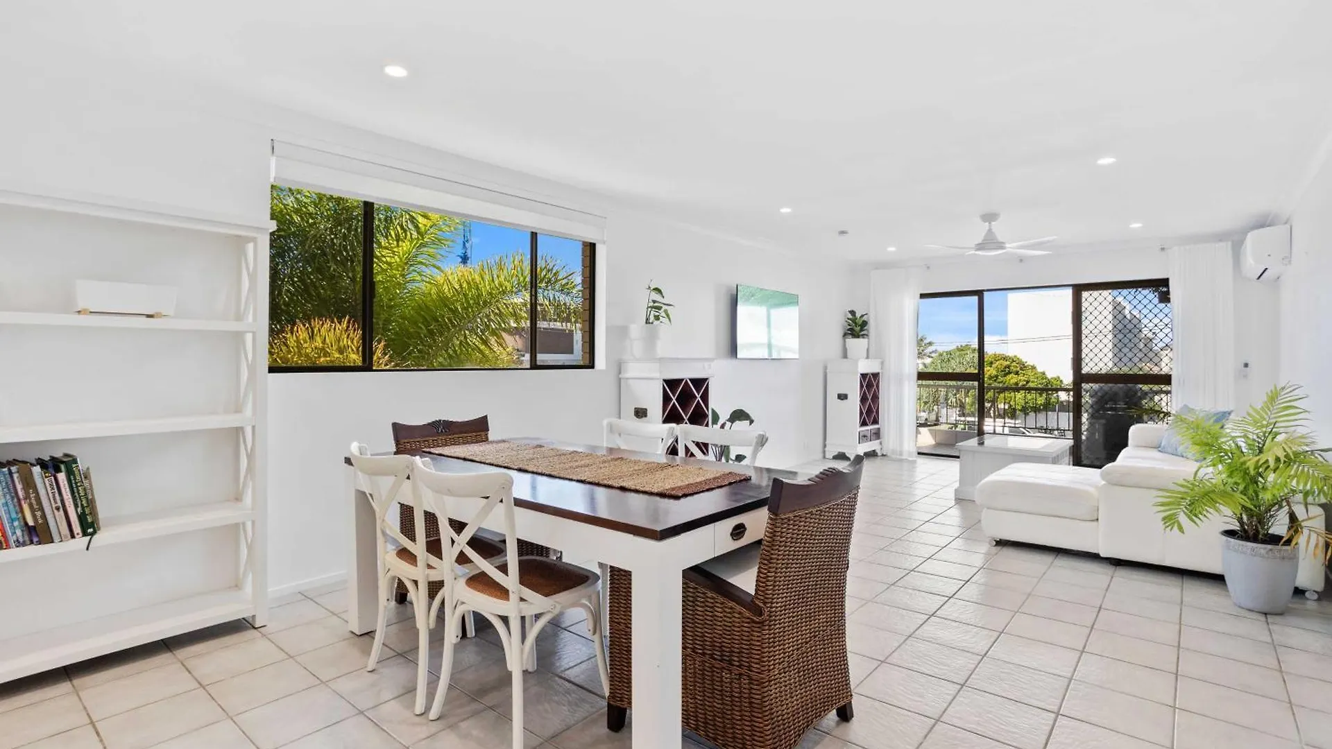 Beachside Palm Luxury - 2 Bedroom * Gold Coast
