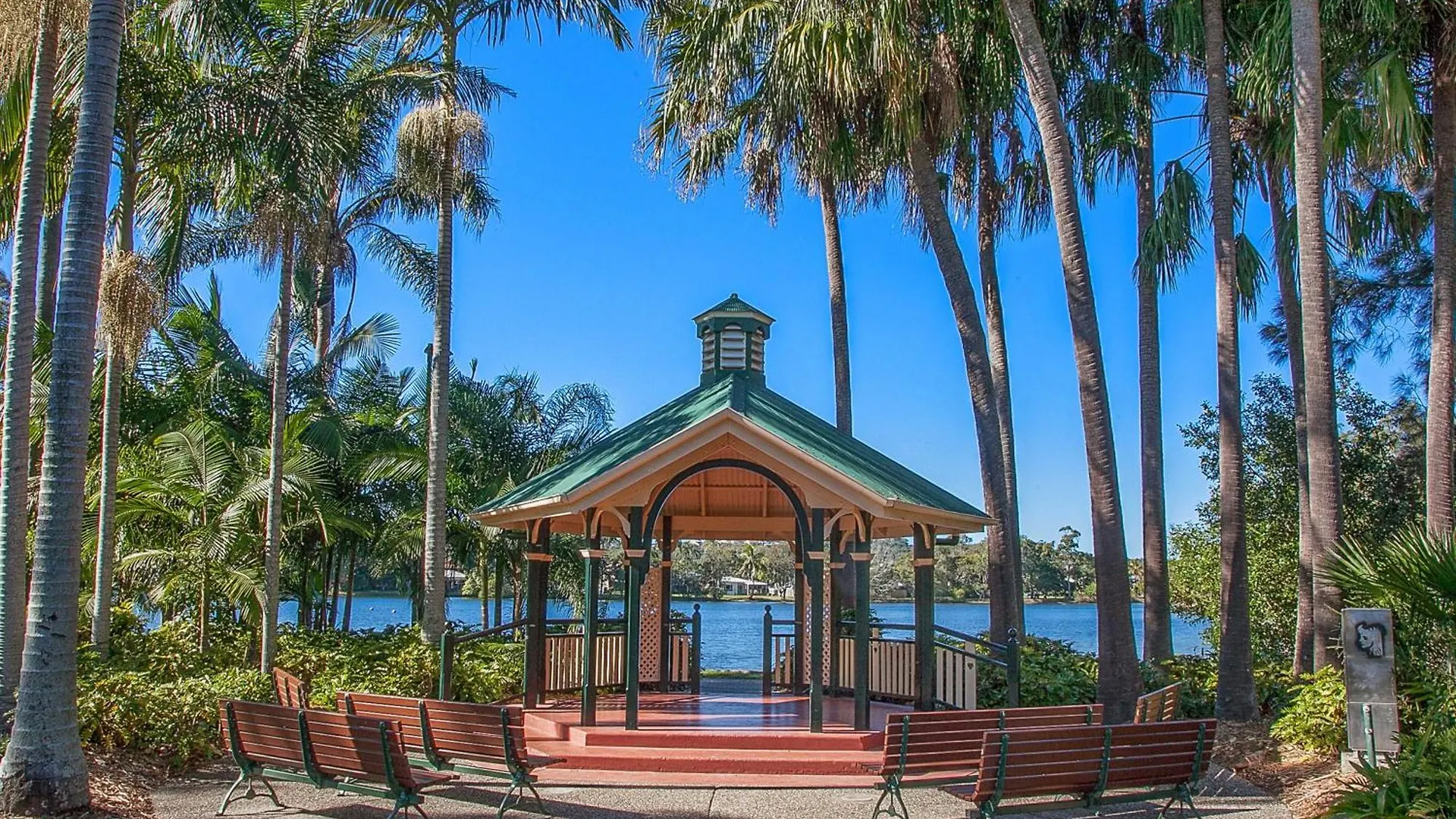Beachside Palm Luxury - 2 Bedroom * Gold Coast