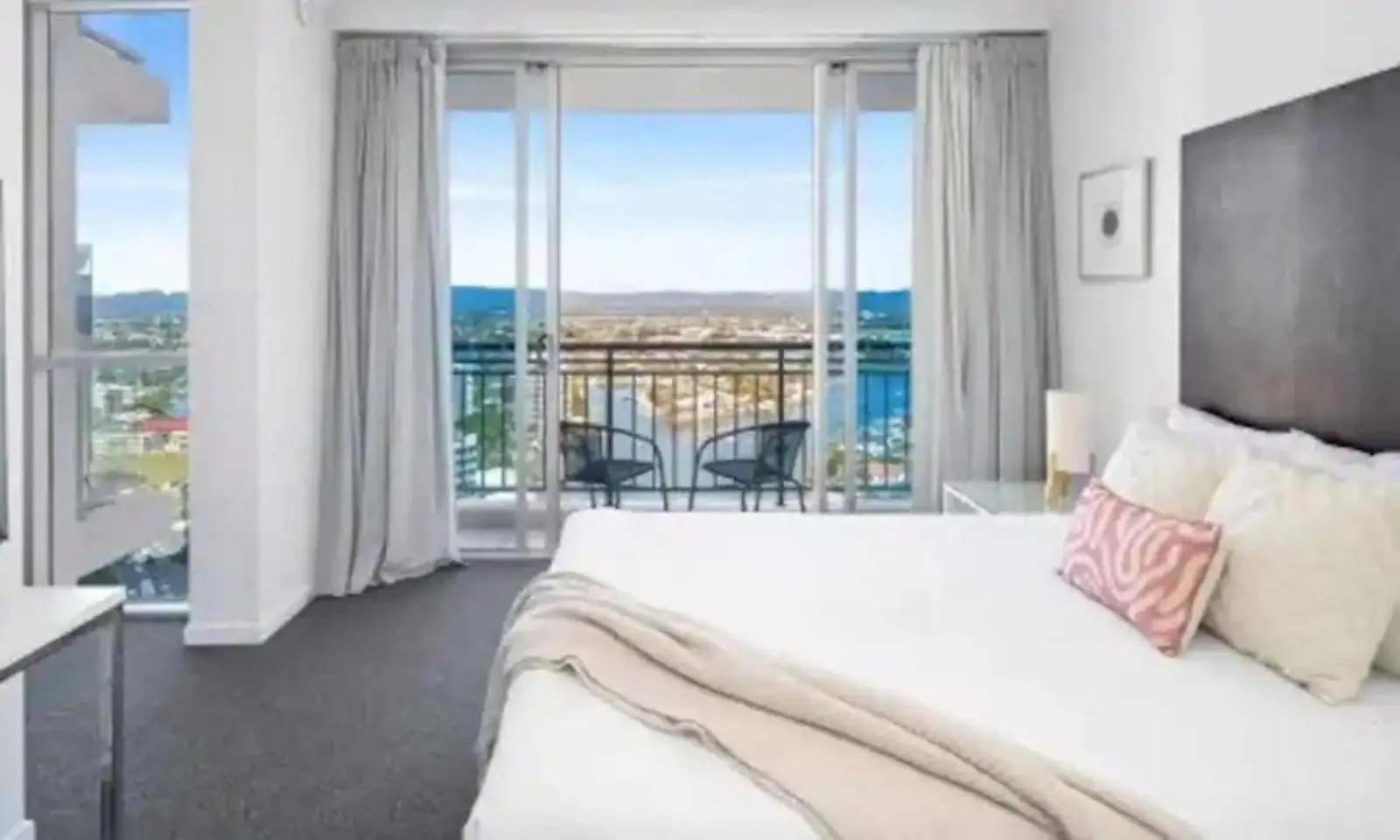 Apartman Panoramic Views Surfers-chevron. *