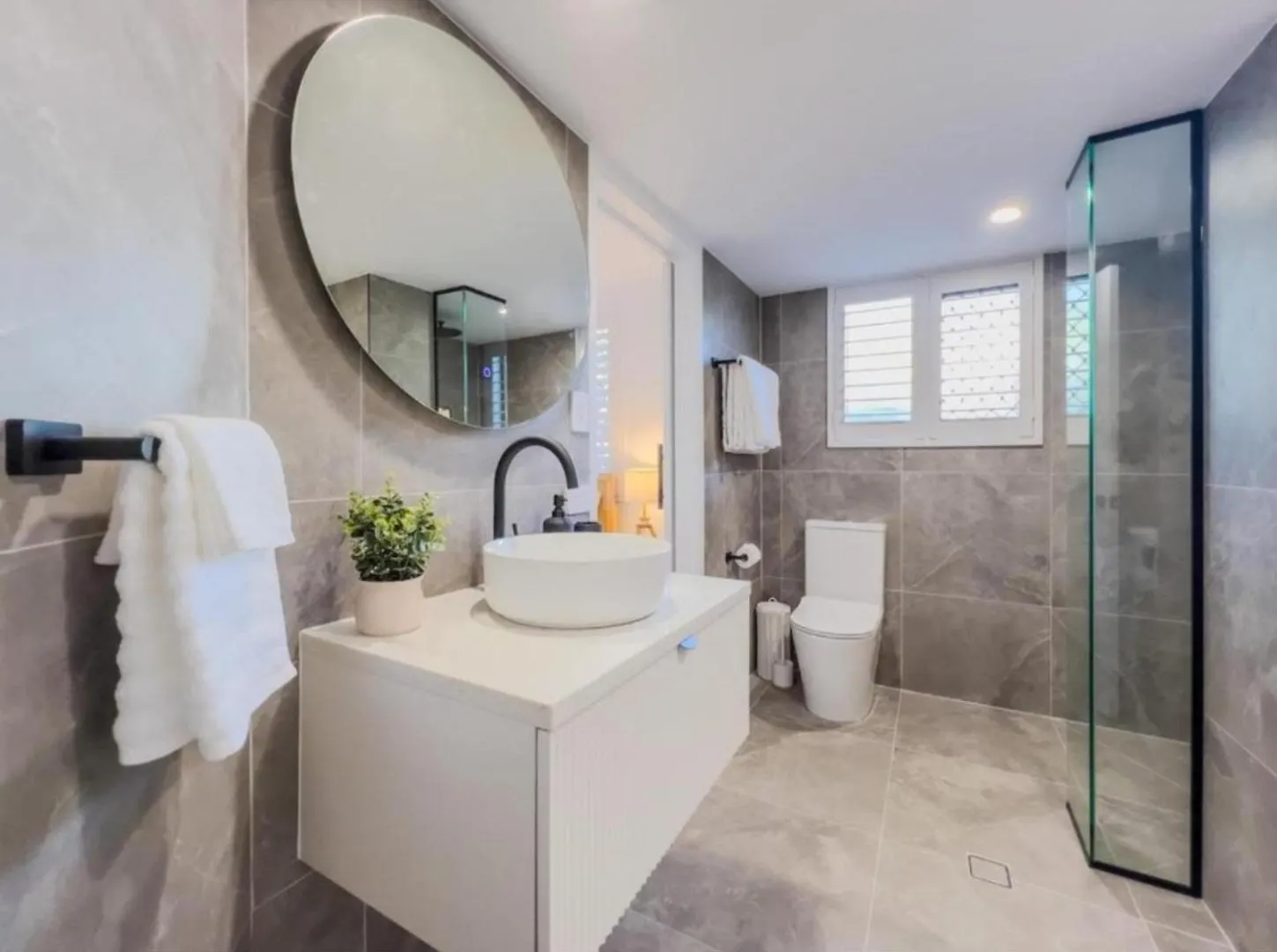 Burleigh Breeze Getaway *