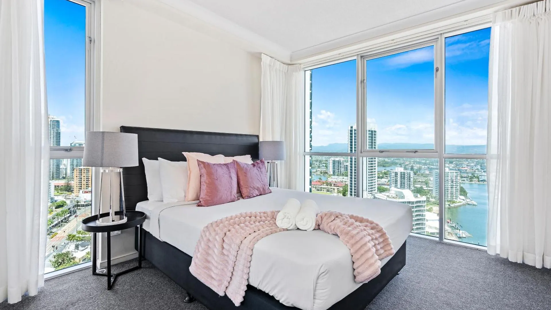 Apartment Chevron Renaissance - Self Contained & Privately Managed *