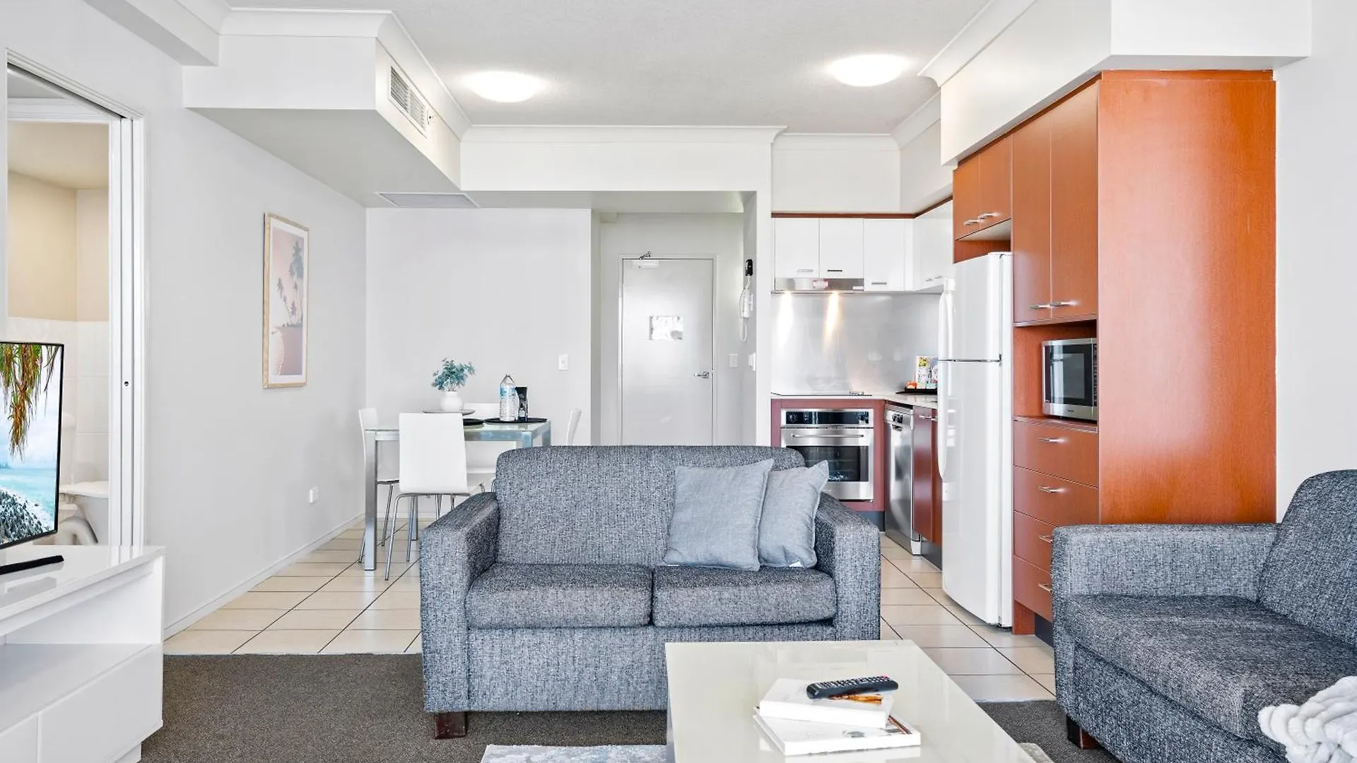 Apartment Chevron Renaissance - Self Contained & Privately Managed *