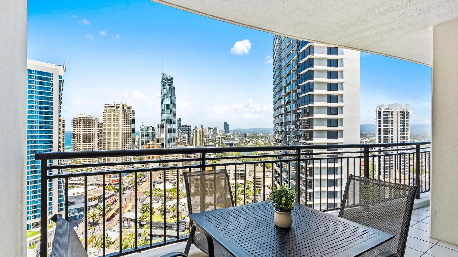Chevron Renaissance - Self Contained & Privately Managed *