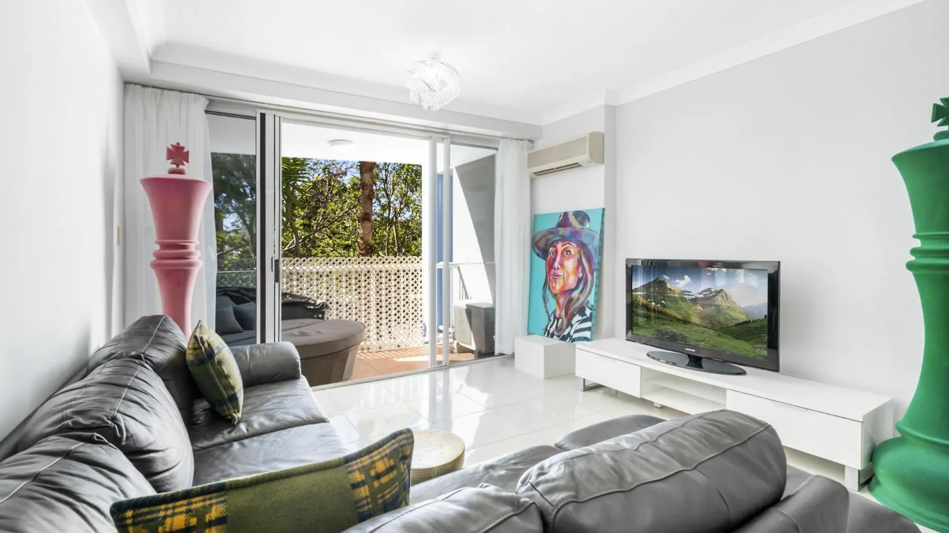 Broadbeach 1-bed With Pools, Gym & Secure Parking Gold Coast