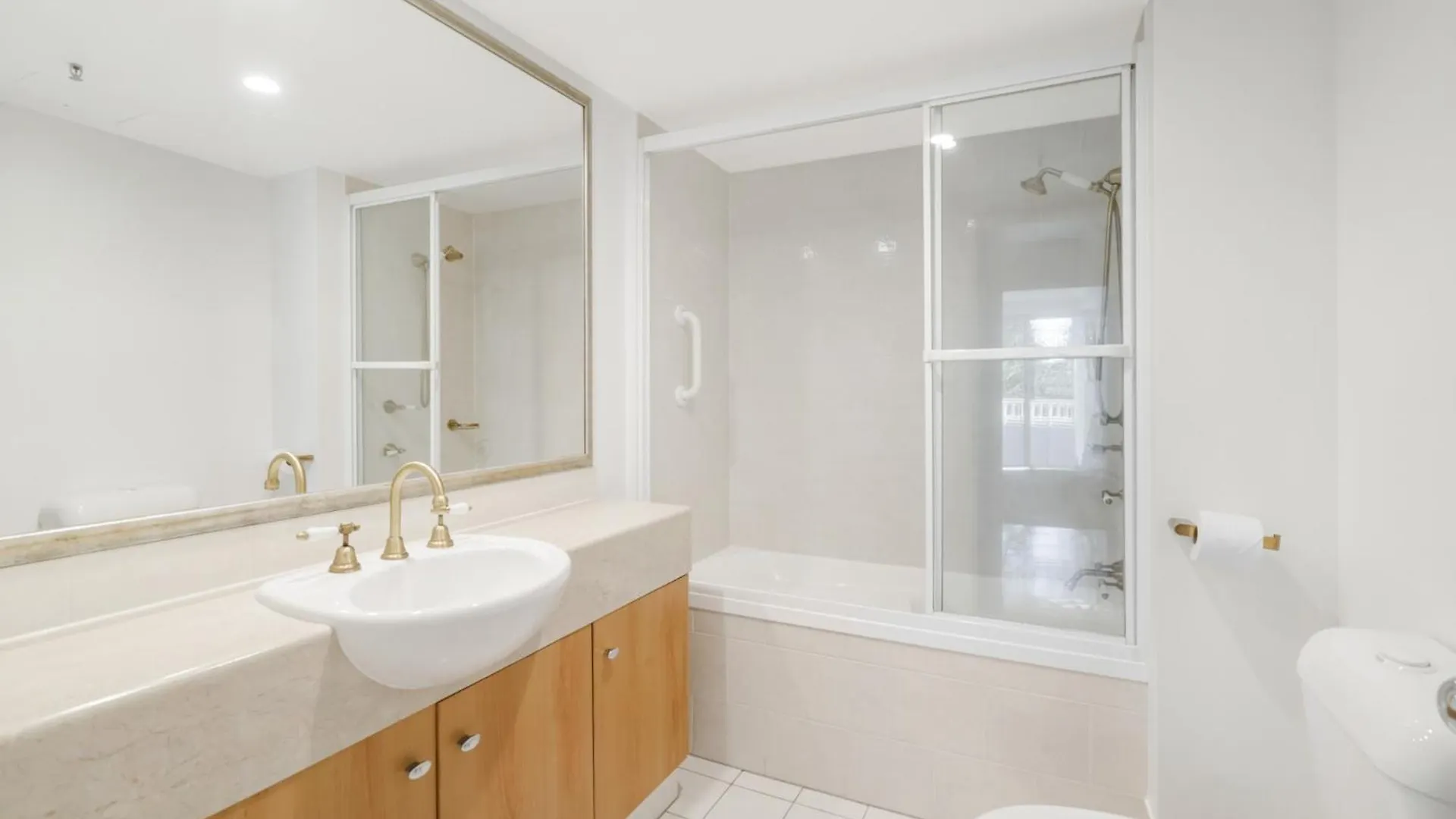 Broadbeach 1-bed With Pools, Gym & Secure Parking * Gold Coast