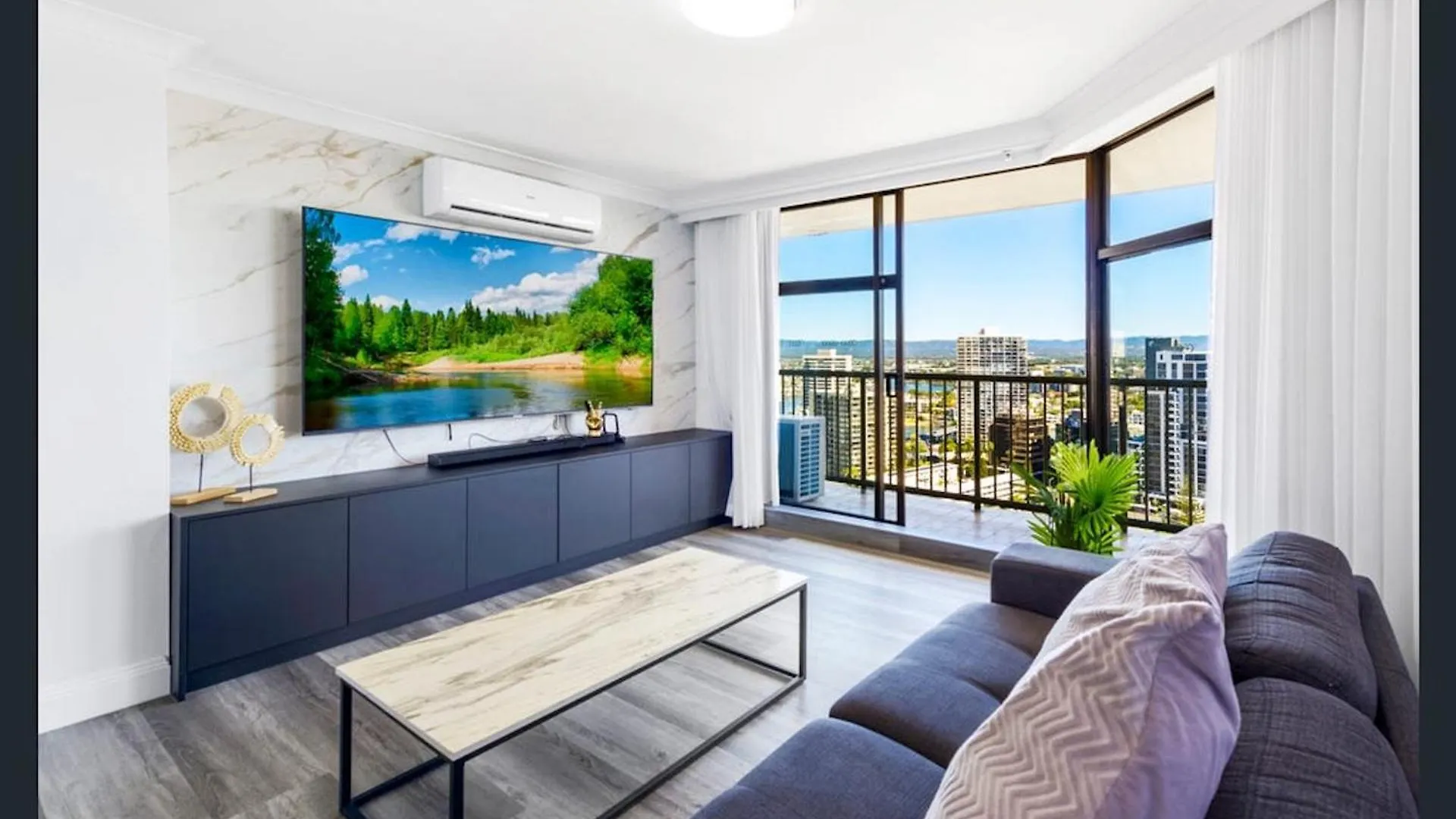 Beachfront Bliss 2br 2bath Ocean Views - Surfers Apartment Gold Coast