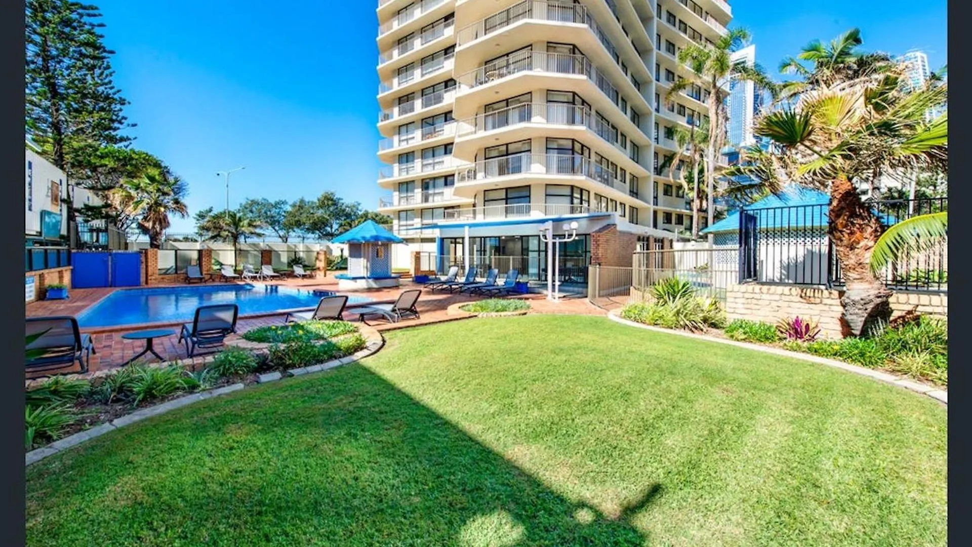 Beachfront Bliss 2br 2bath Ocean Views - Surfers *