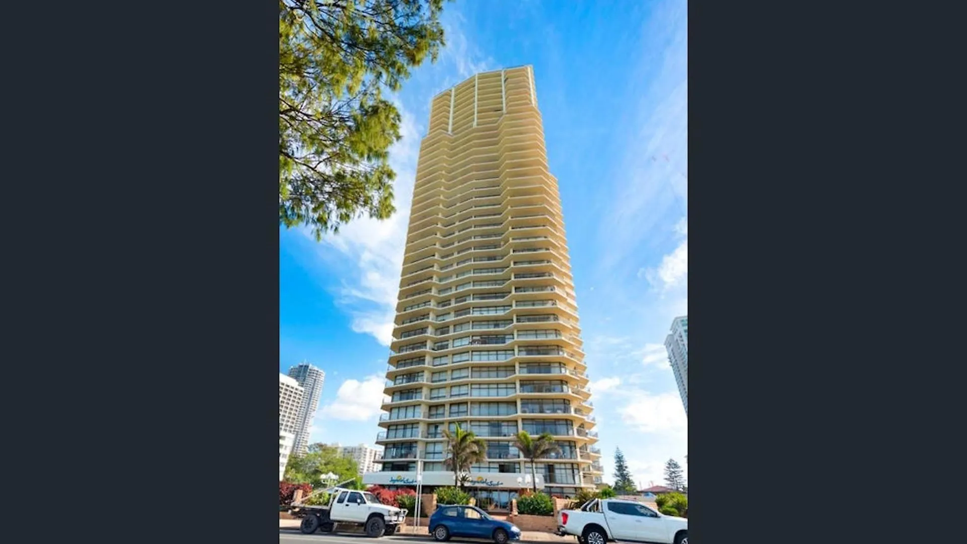 Beachfront Bliss 2br 2bath Ocean Views - Surfers Gold Coast