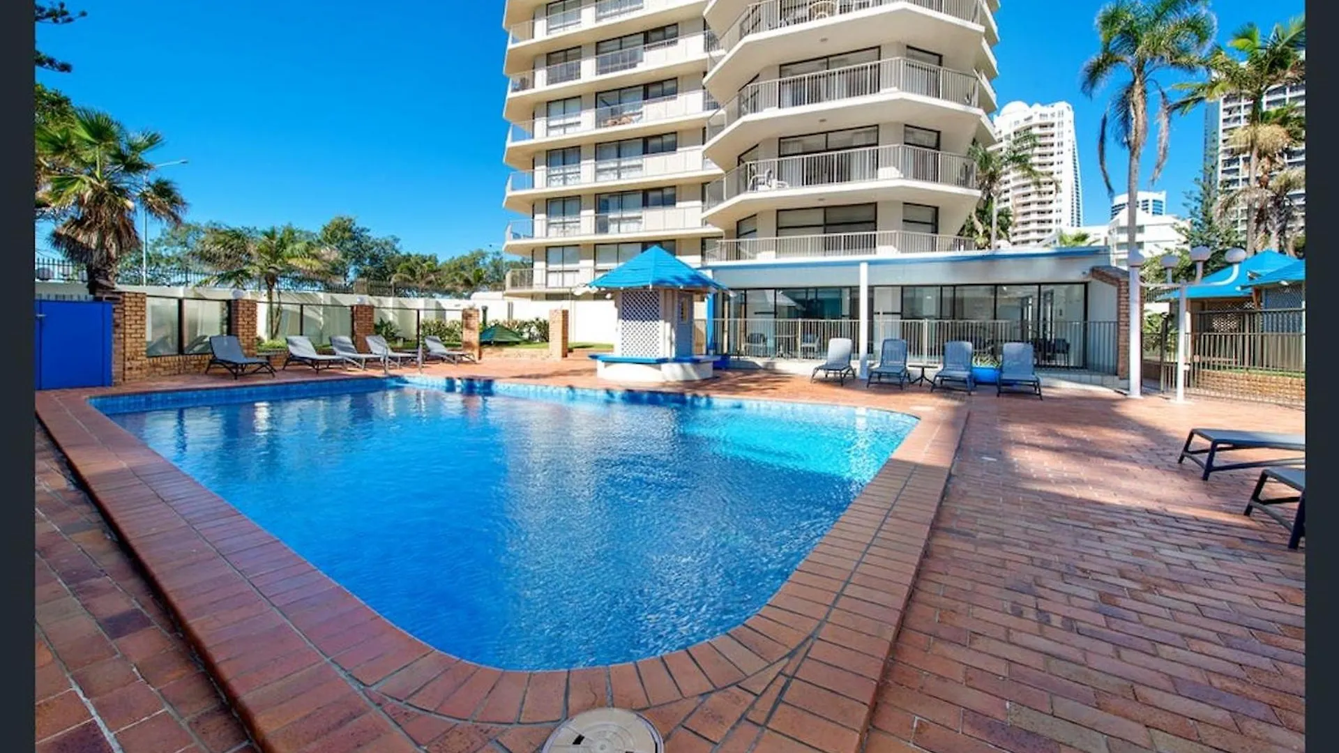 Beachfront Bliss 2br 2bath Ocean Views - Surfers Apartment