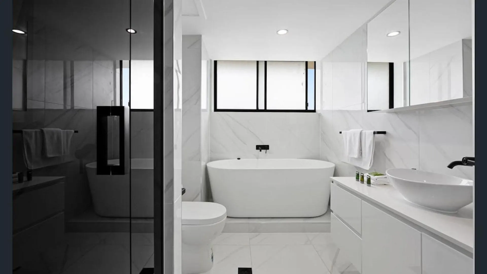 Beachfront Bliss 2br 2bath Ocean Views - Surfers Gold Coast
