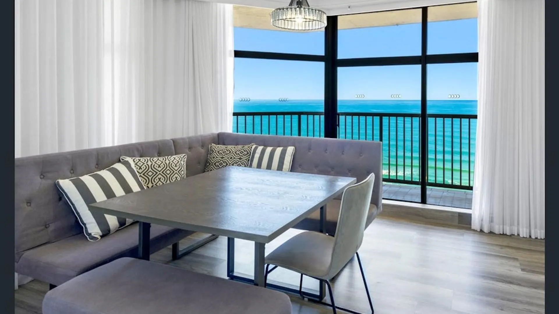 Beachfront Bliss 2br 2bath Ocean Views - Surfers Apartment Gold Coast