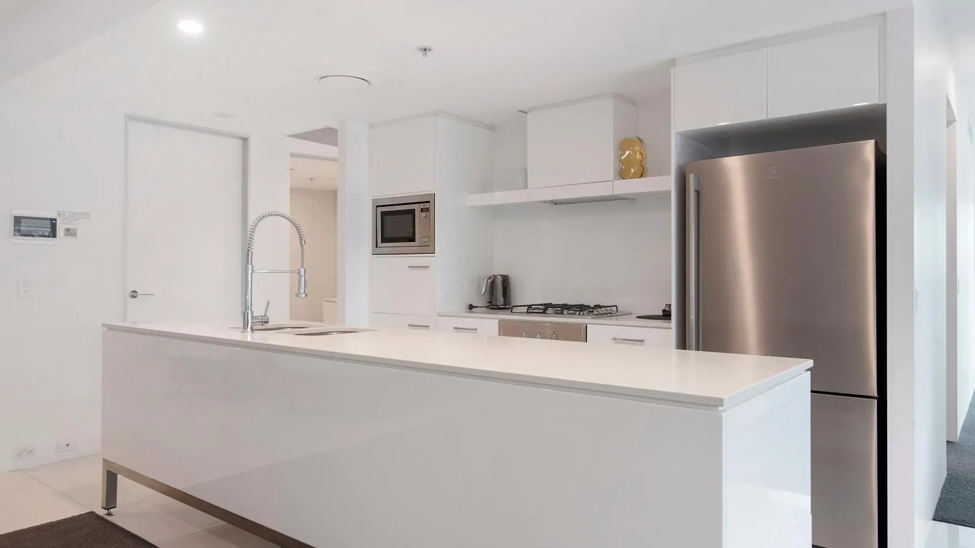 Apartment Q Tower In Surfers Paradise - From Level 3 - Self Contained & Privately Managed - Wow