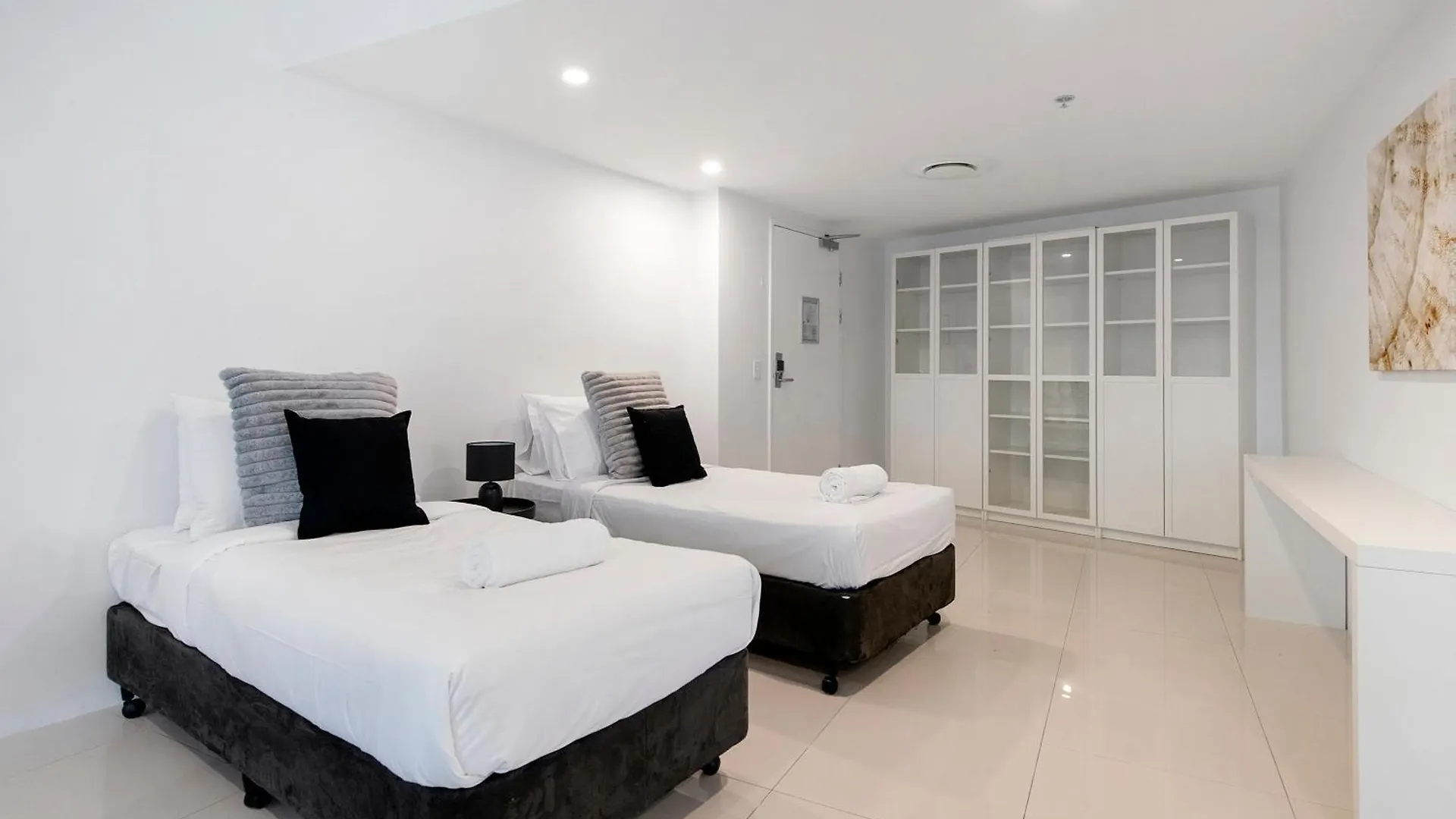 Q Tower In Surfers Paradise - From Level 3 - Self Contained & Privately Managed - Wow Apartment *