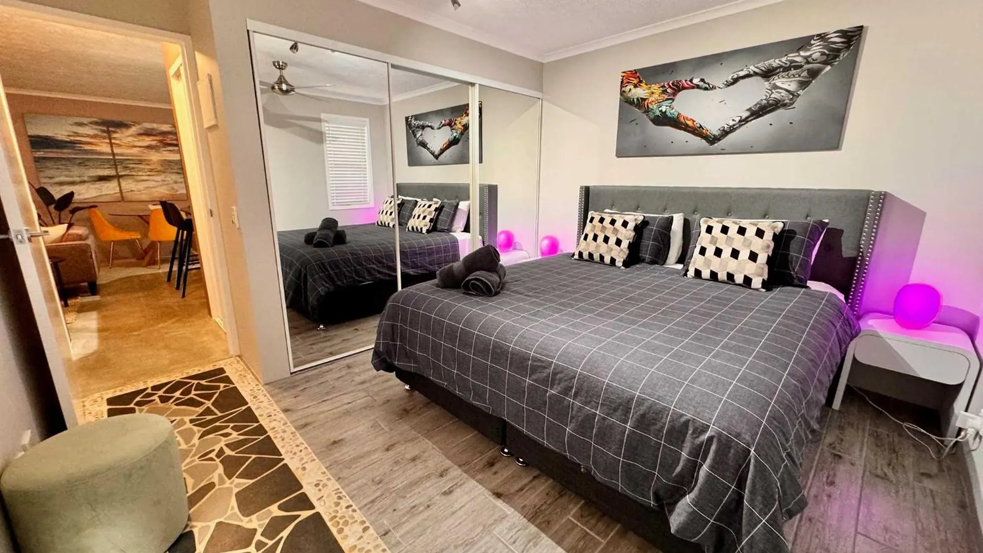 Burleigh Heads Koala Park Pool & Parking Apartment