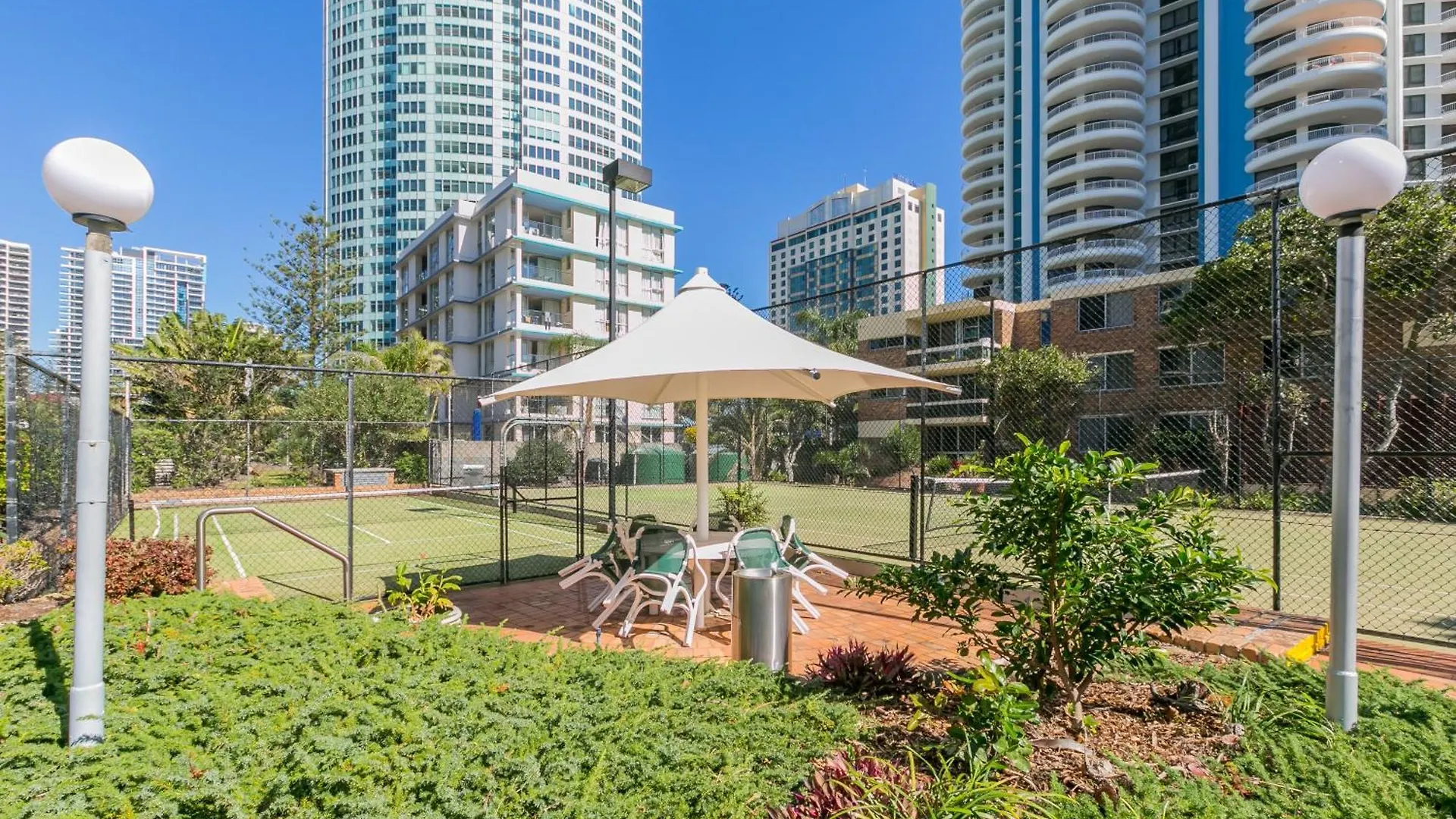 Peninsula Private - Q *