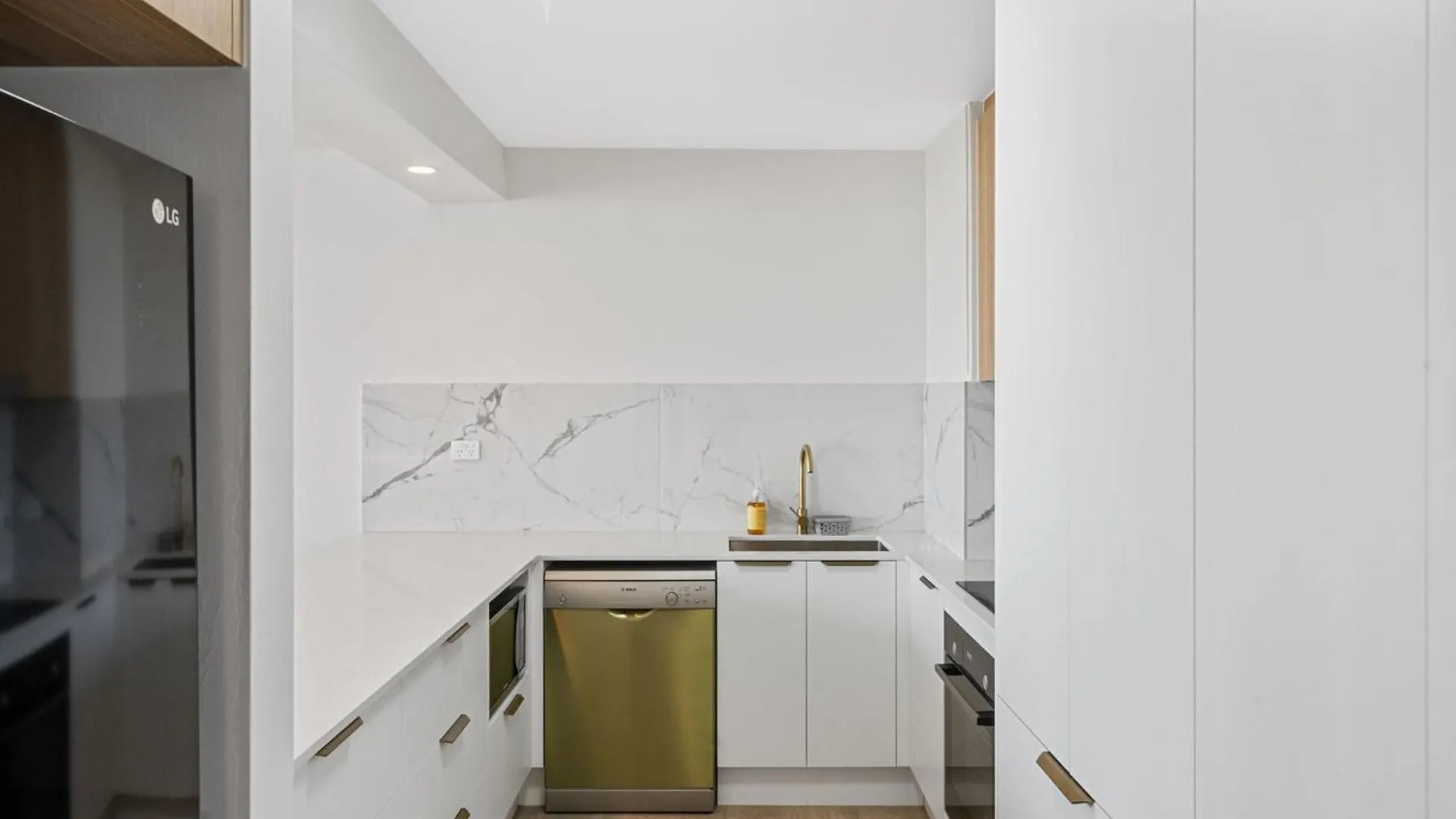 Ocean View Lux Retreat Apartment
