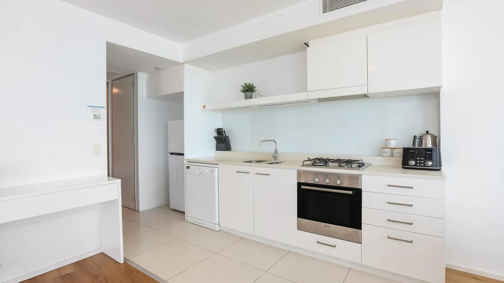 Q Tower Amazing Ocean Views 22nd Level Heated Pools Sleeps 6 - Optimise Apartment