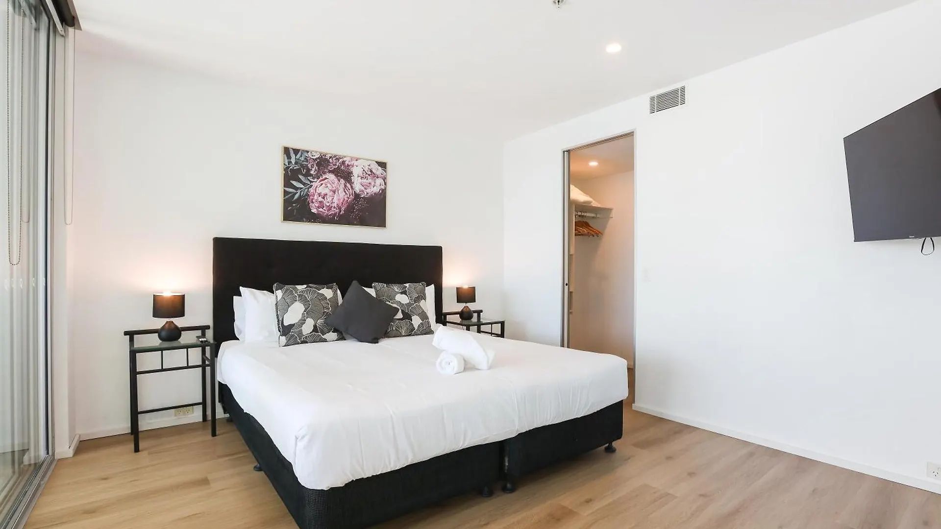 Q Tower Amazing Ocean Views 22nd Level Heated Pools Sleeps 6 - Optimise Apartment Gold Coast