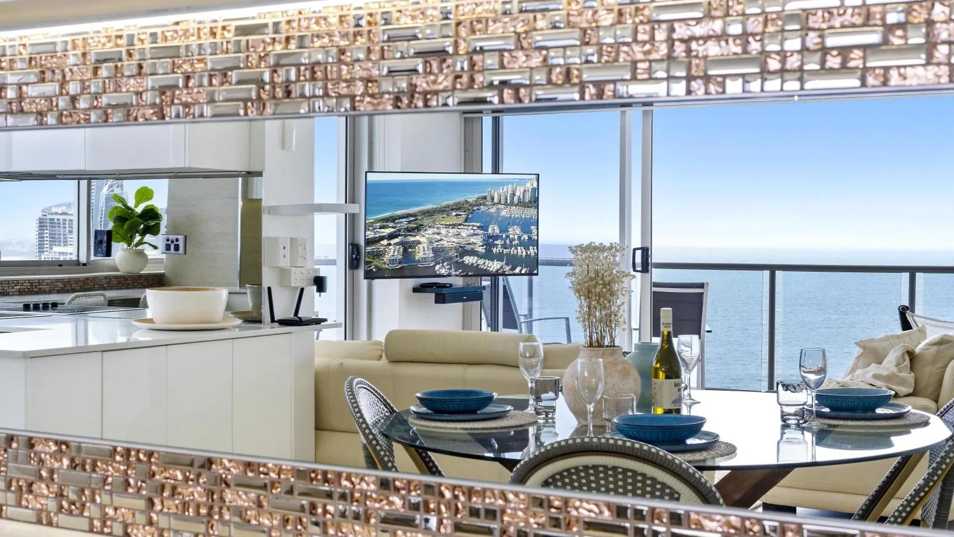 Peninsula Private - Q *